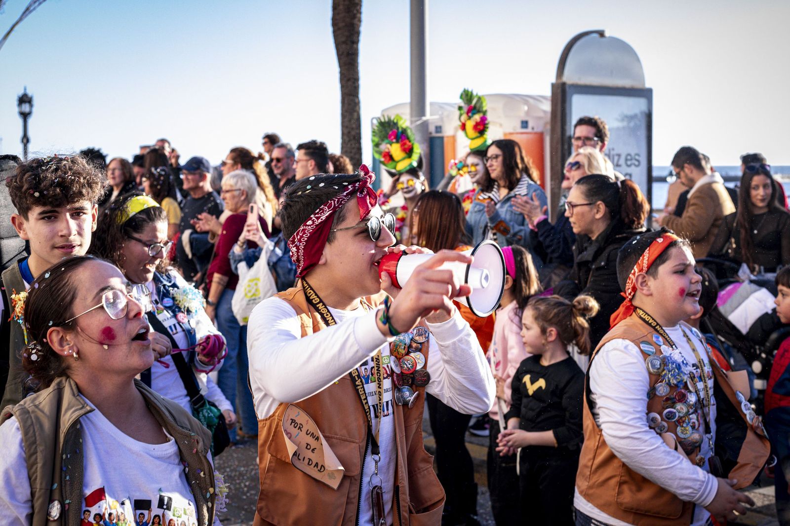 Las mejores imágenes de la Cabalgata del Humor del Carnaval de Cádiz 2026