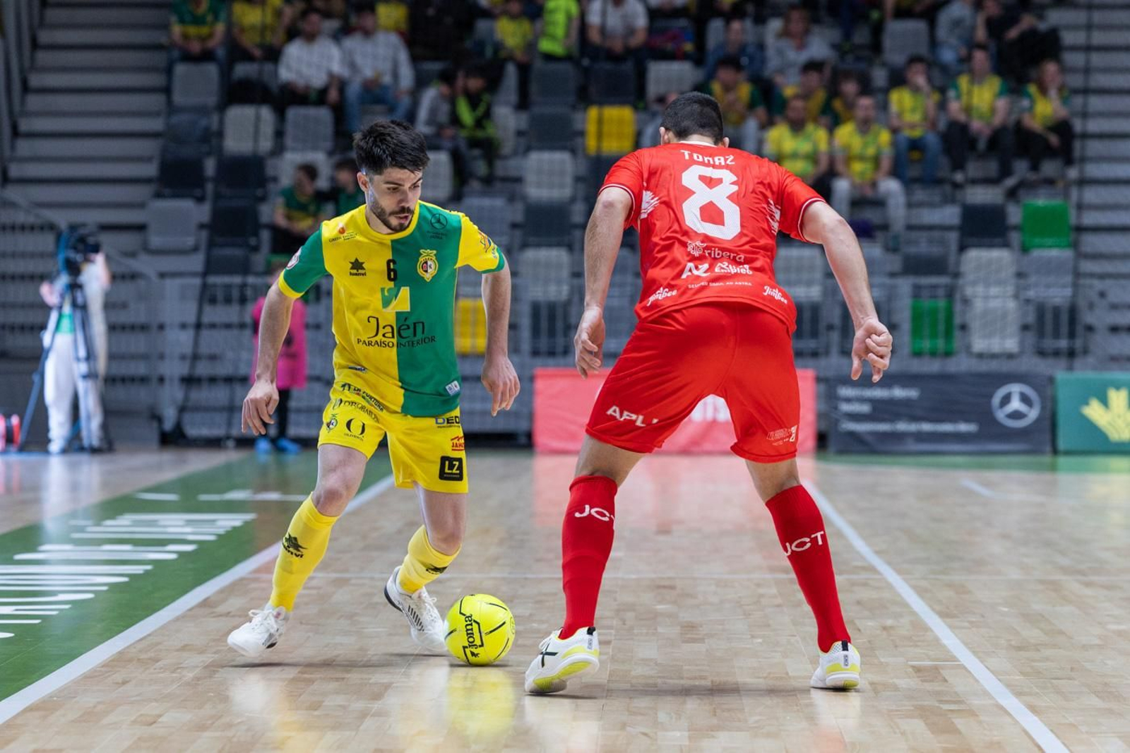 En imágenes: la afición y mejores jugadas del Jaén FS - Jimbee Cartagena