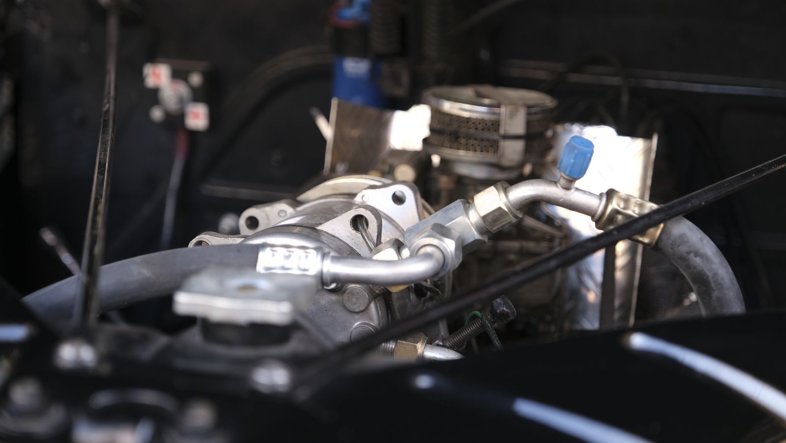 La 33 Ruta de Automóviles Antiguos toma las calles de Almería