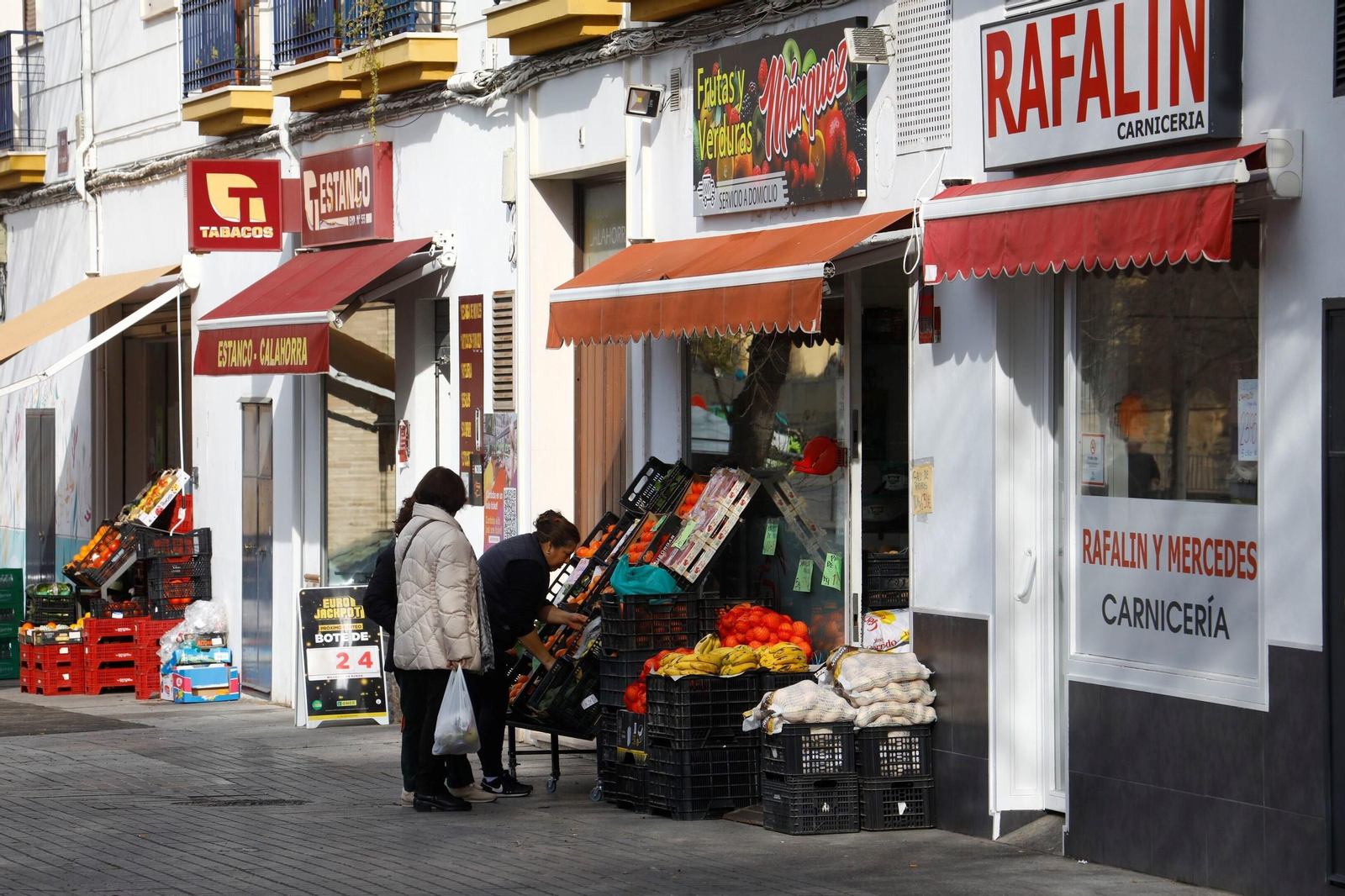 Un recorrido en imágenes por el barrio cordobés del Campo de la Verdad un día de invierno