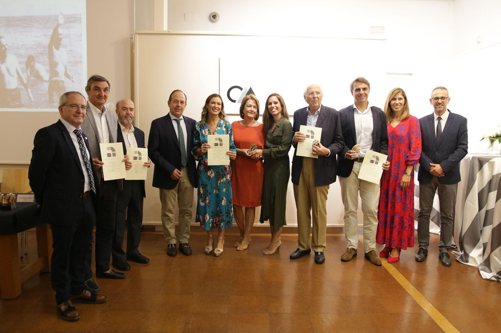 El equipo de la promoción de viviendas de Almería XXI en La Molineta y la concejal de Urbanismo.