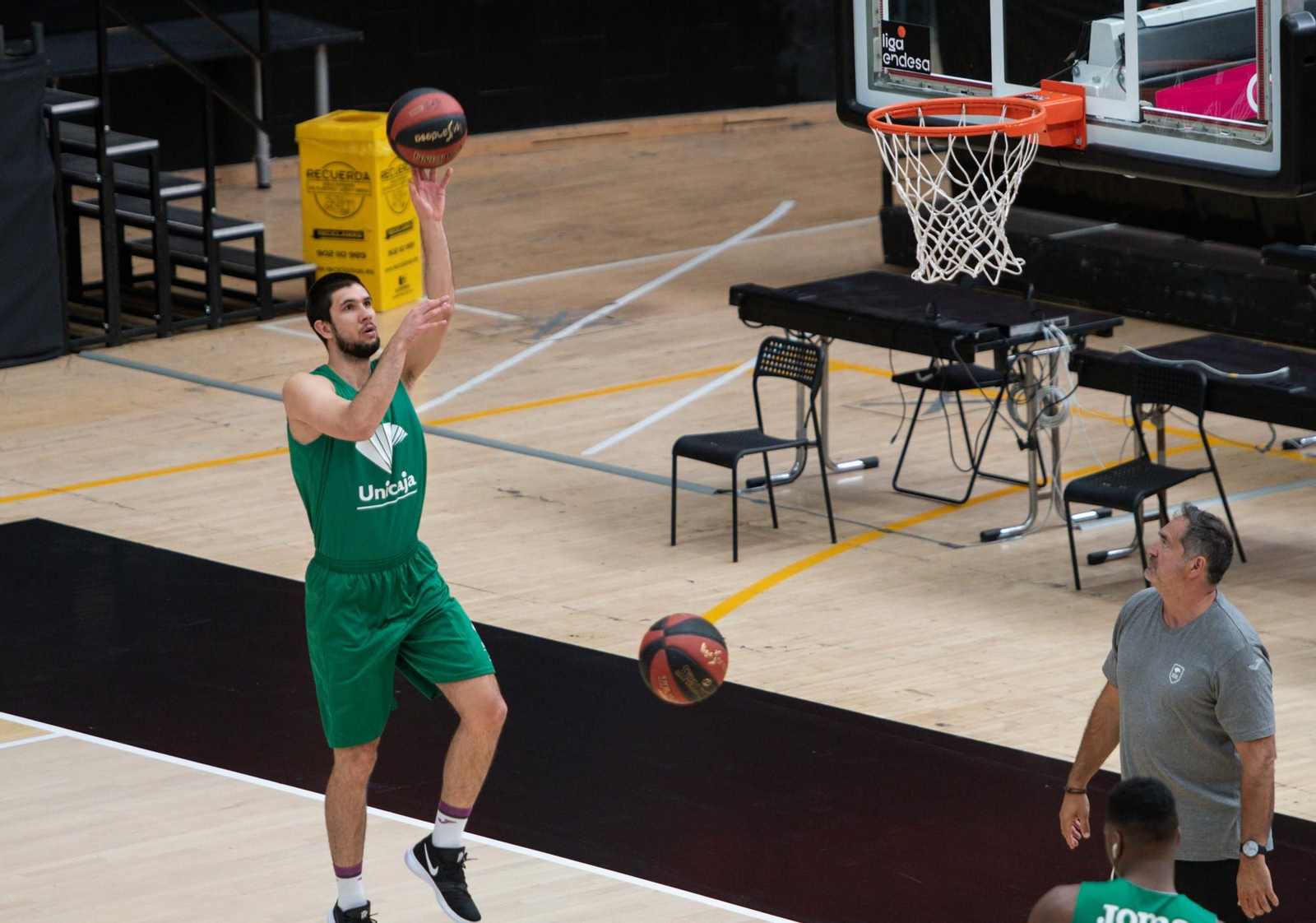 Las fotos del Unicaja en la toma de contacto con La Fonteta