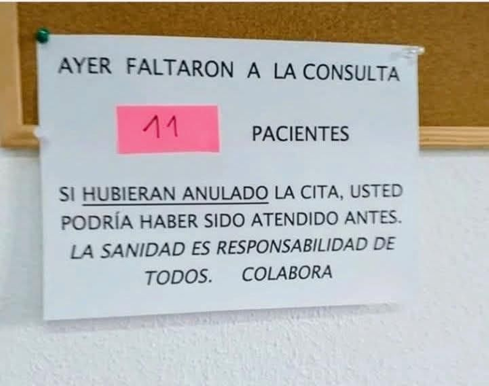 Cartel colocado en la puerta de una consulta de un centro de salud de Almería.