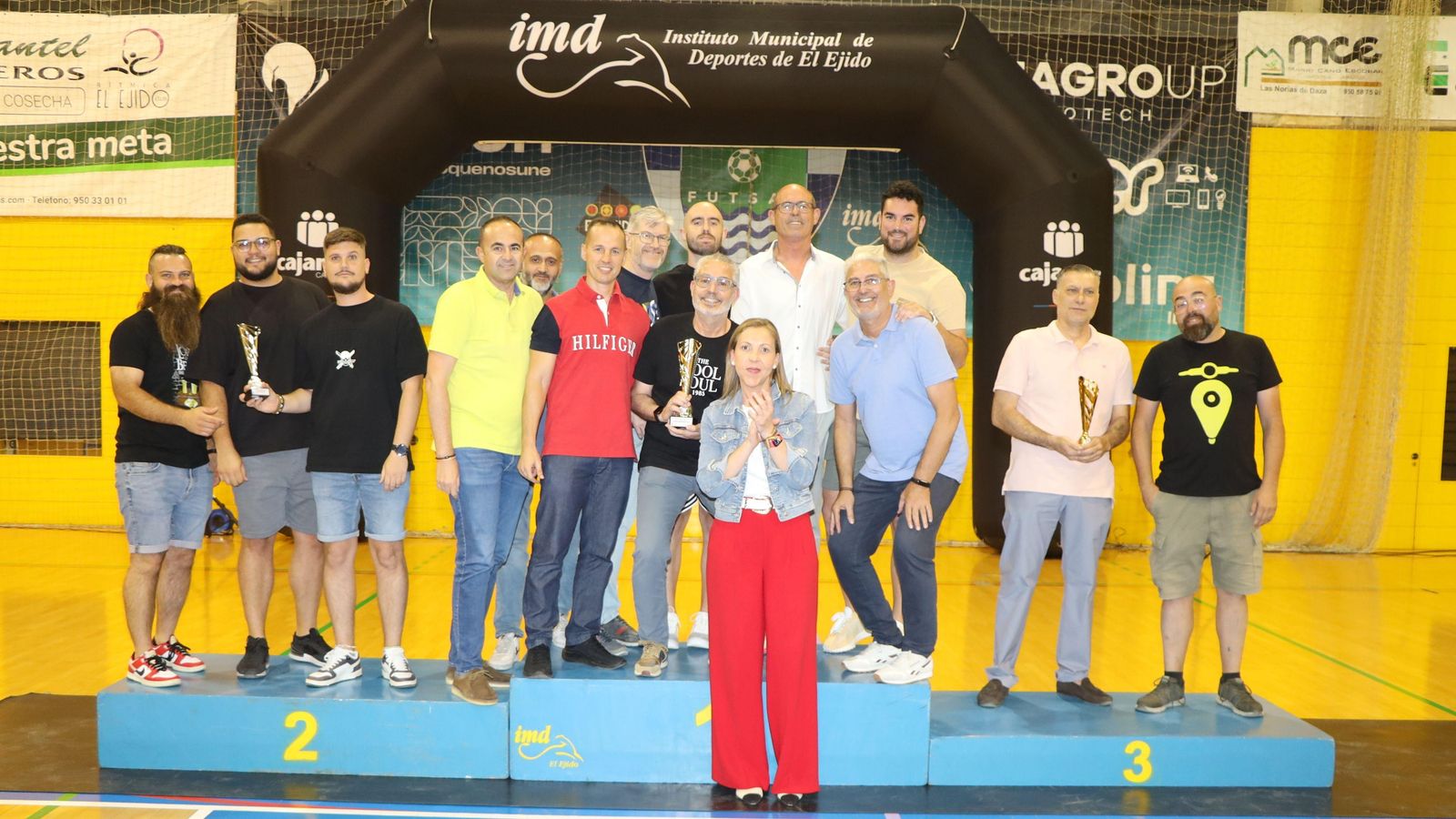Uno de los podios de esta temporada de la Liga de Adultos