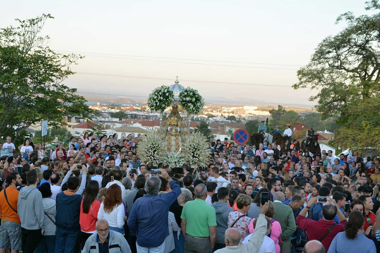 La Virgen de la Sierra, en el camino a su santuario.