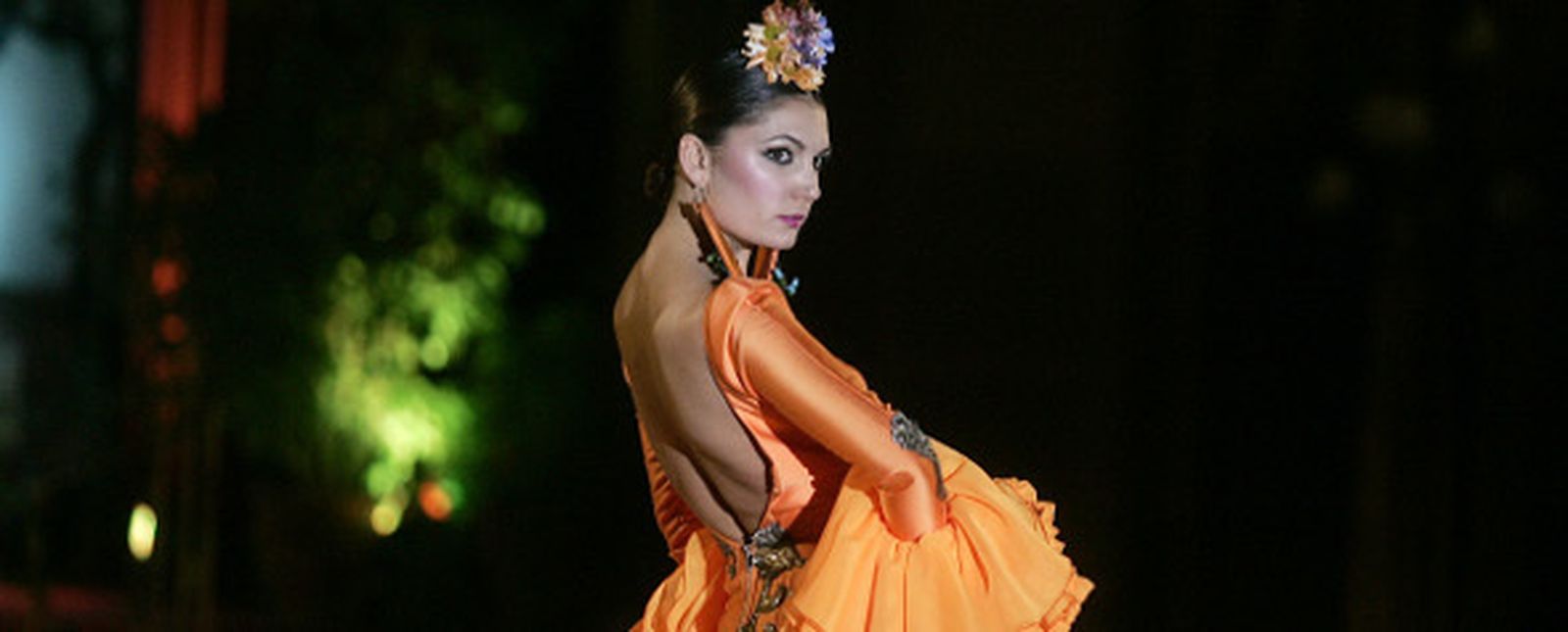 Uno de los modelos de la nueva colección "Las gitanillas de mi patio". EFE/Rafa Alcaide