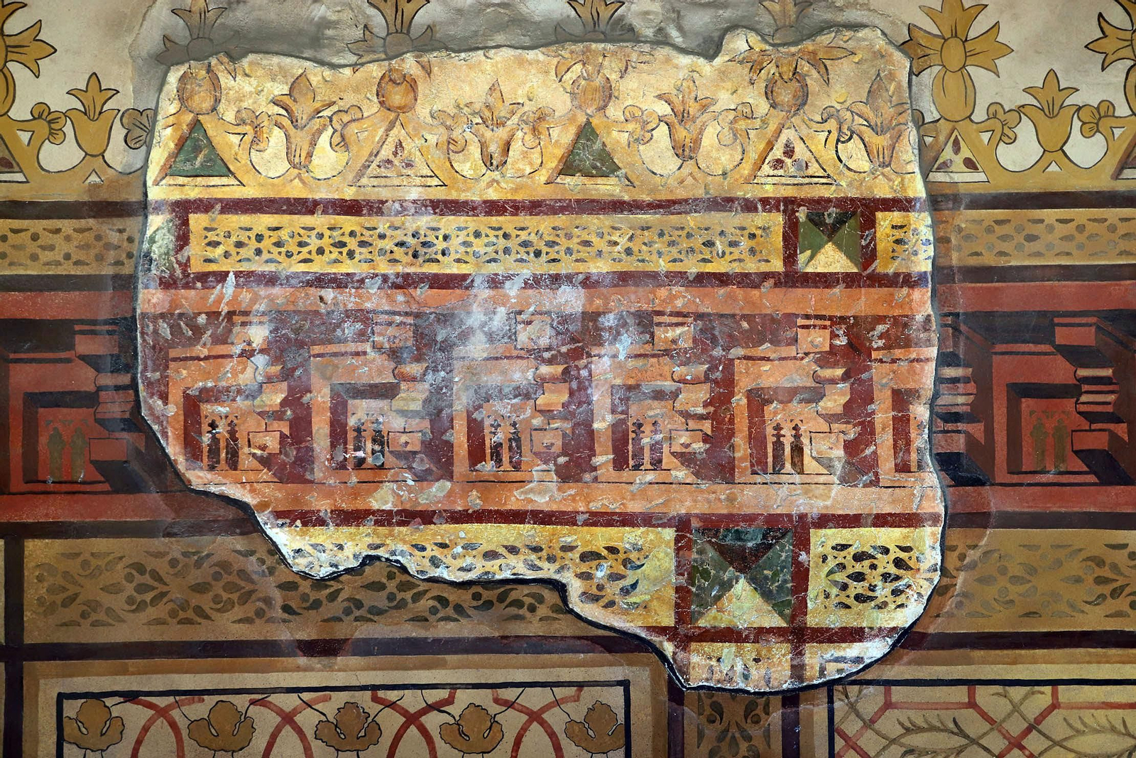 Estado de deterioro en el que se encuentra las pinturas murales del patio mudéjar de La Rábida.