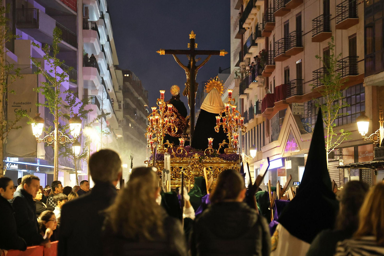Miércoles Santo: La Hermandad de La Esperanza por las calles de Huelva