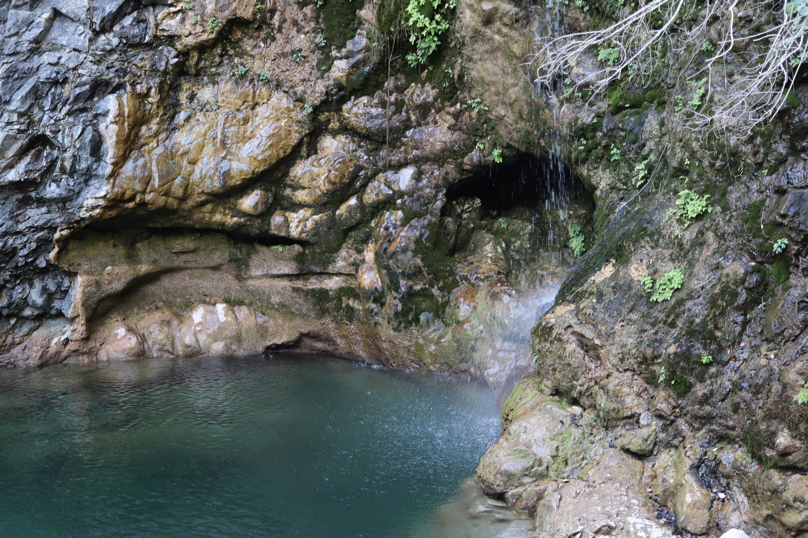 Así lucen Jorox, su entorno y su cascada, un oasis en Málaga para el caluroso verano de Andalucía