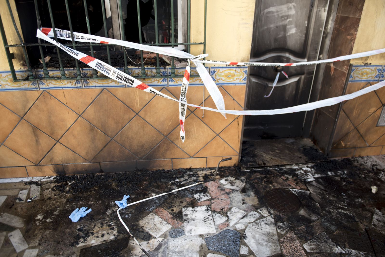 Imágenes de un fin de semana de tiros, muerte e incendios en Pinos Puente (Granada)