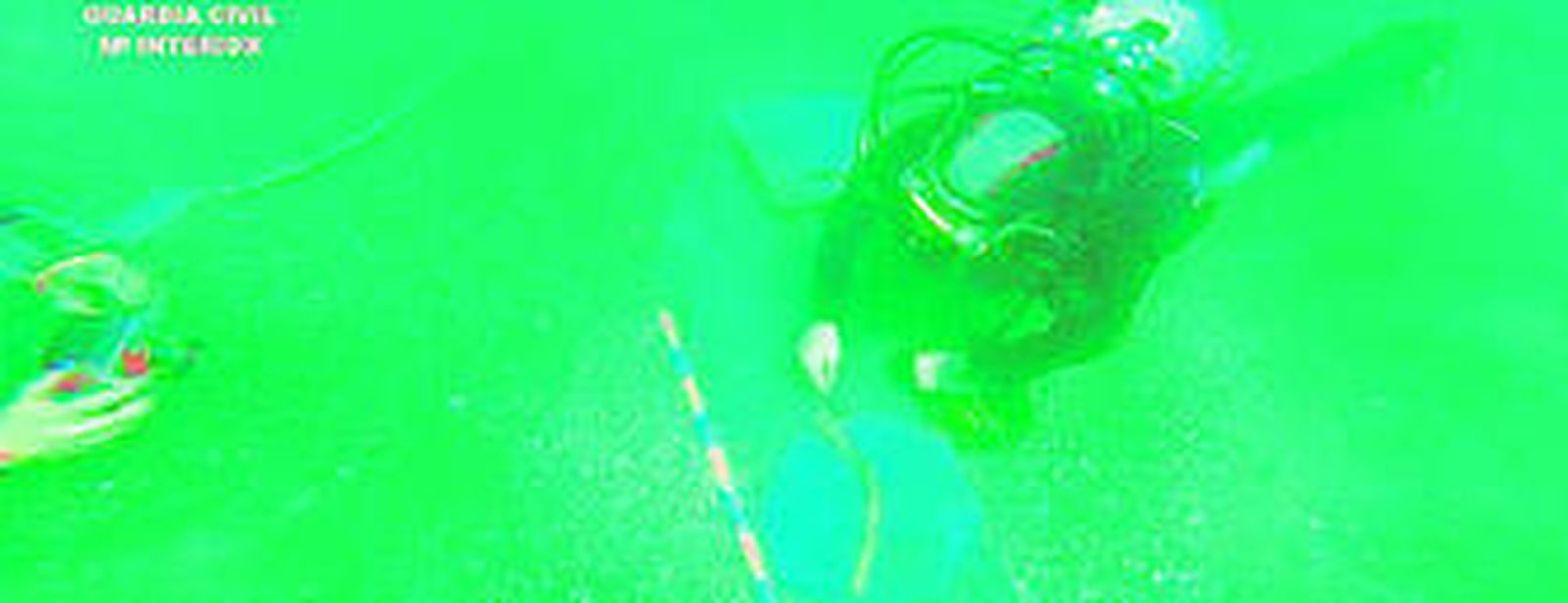 Un miembro del Grupo Especial de Actividades Subacuáticas (GEAS) de la Guardia Civil de Málaga.