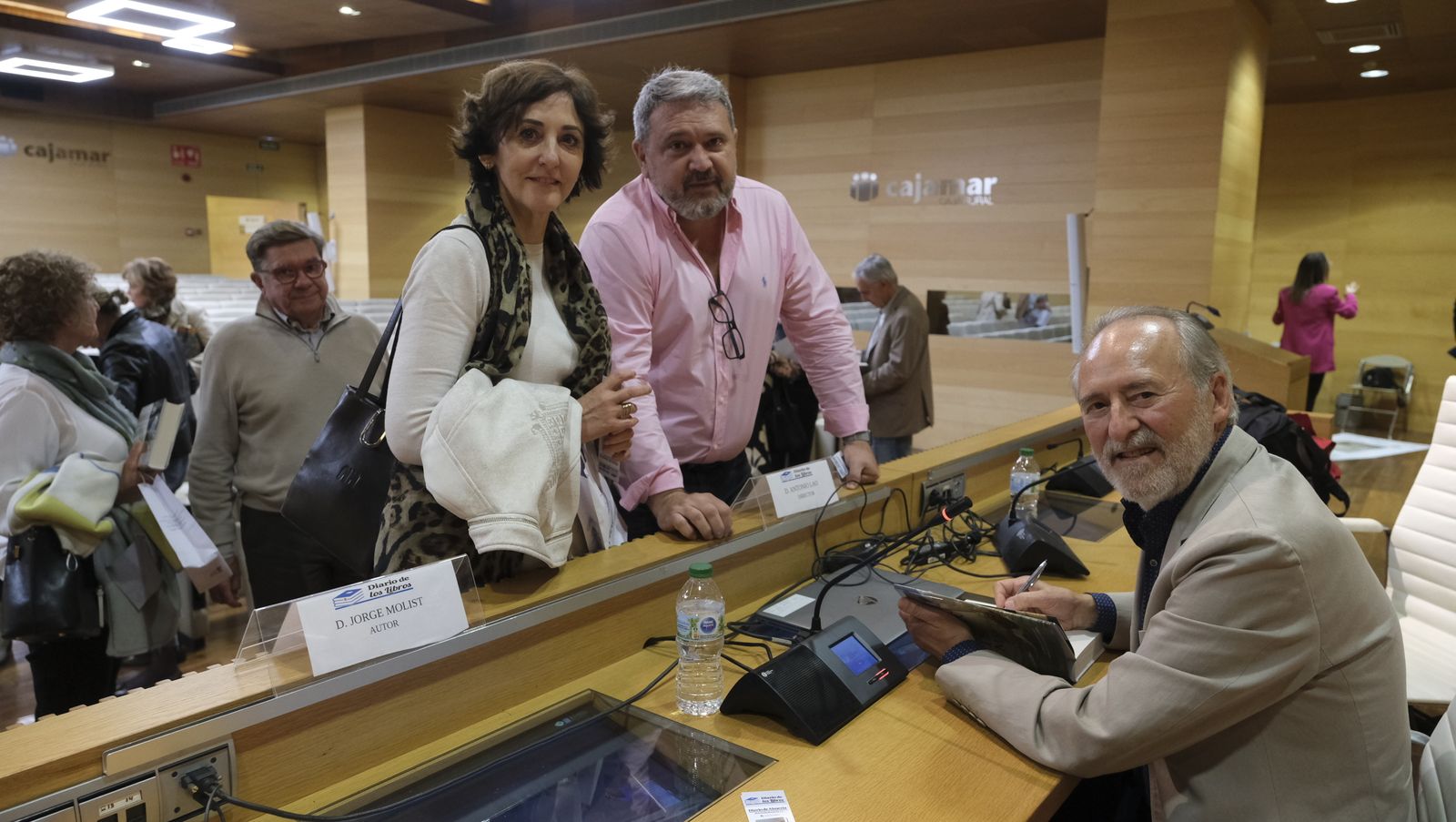 Fotogalería de Diario de los Libros, con el escritor Jorge Molist