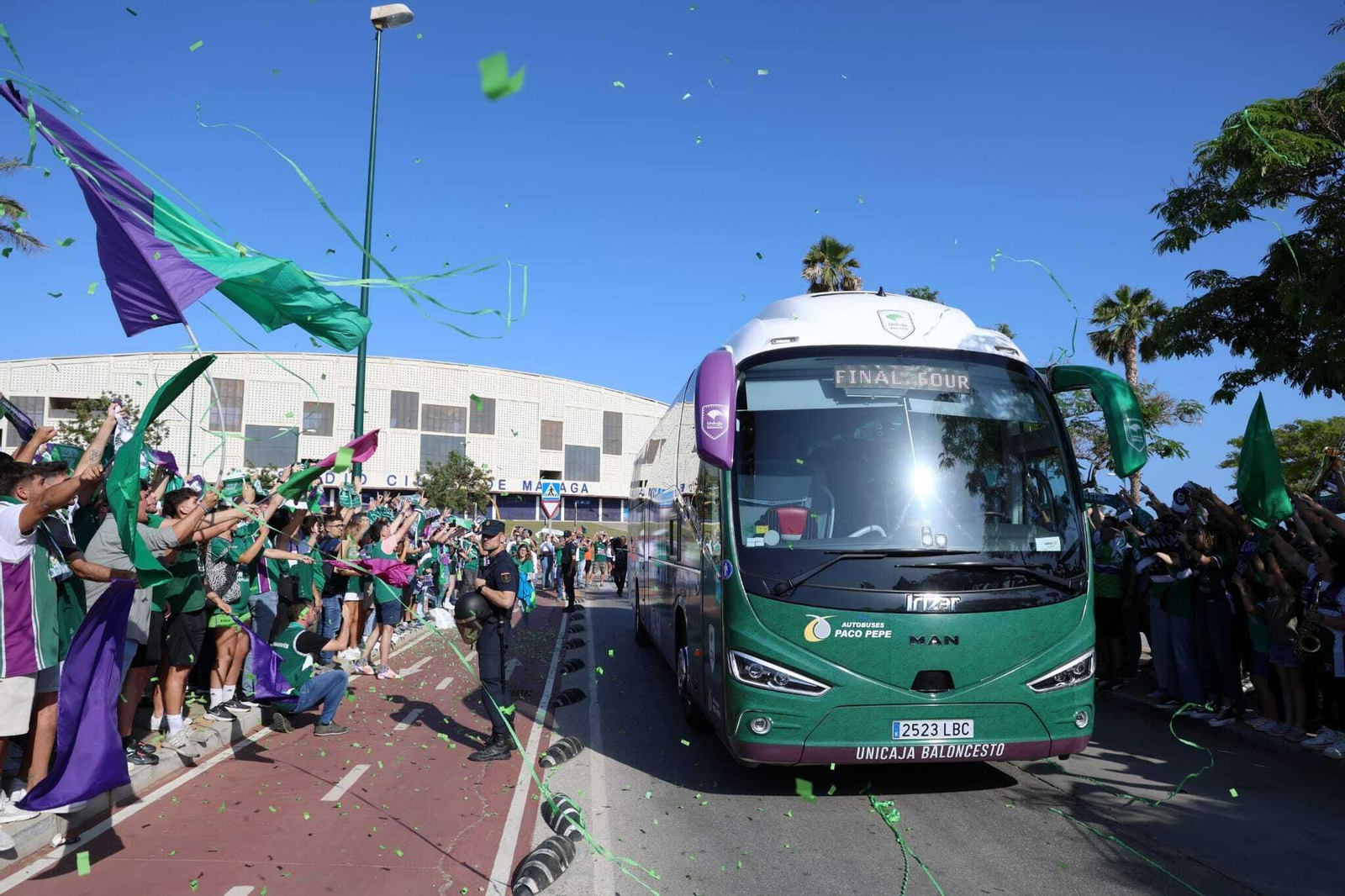 Recibimiento al Unicaja antes de las semifinales de la BCL, en fotos