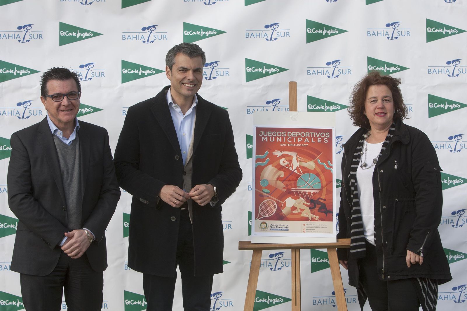 Presentación de los Juegos Deportivos Municipales, con Pardo, Romero y Lebrero (de i. a d.).