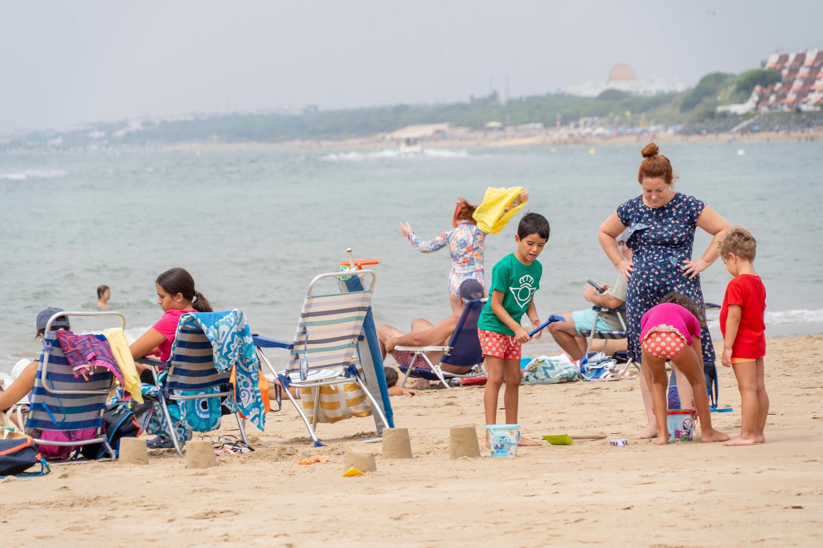 La mañana nublada en las playas de El Portíl