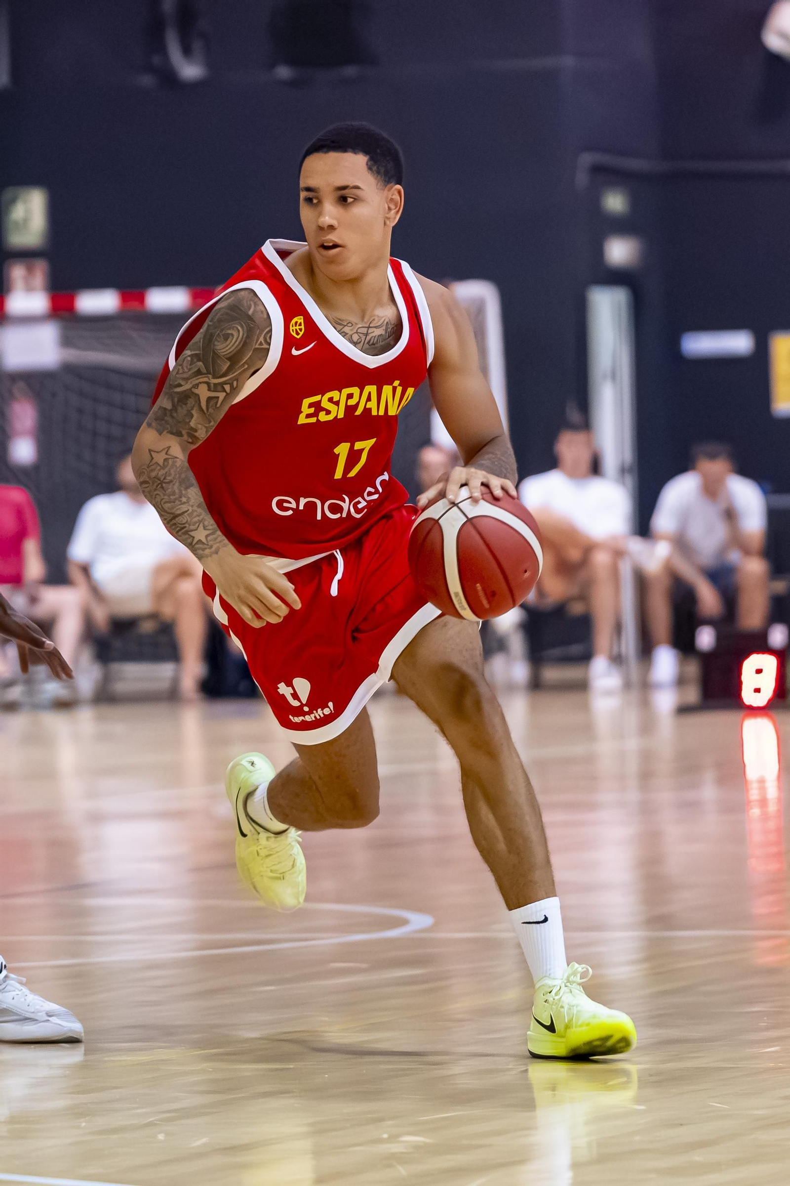 España B, con Álvaro Folgueiras, derrota a Costa de Marfil antes de venir a Málaga