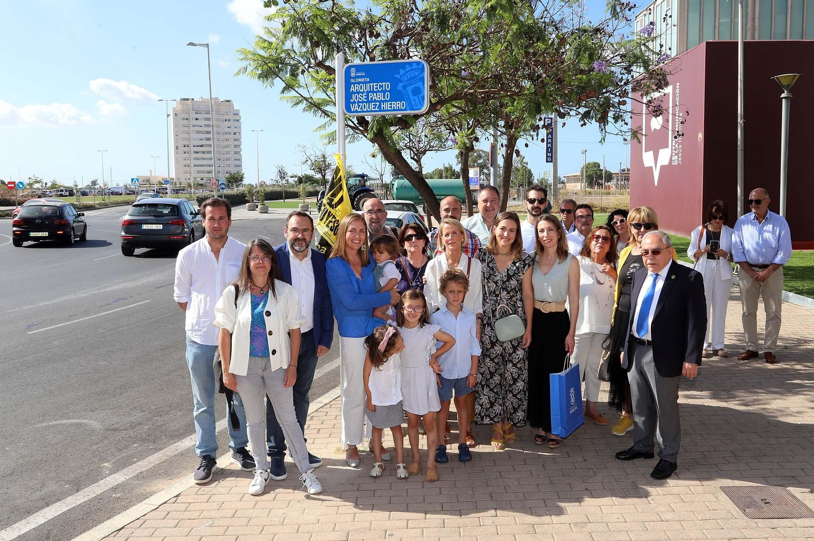 La Glorieta 'Arquitecto José Pablo Vázquez Hierro' ya luce descubierta en Huelva