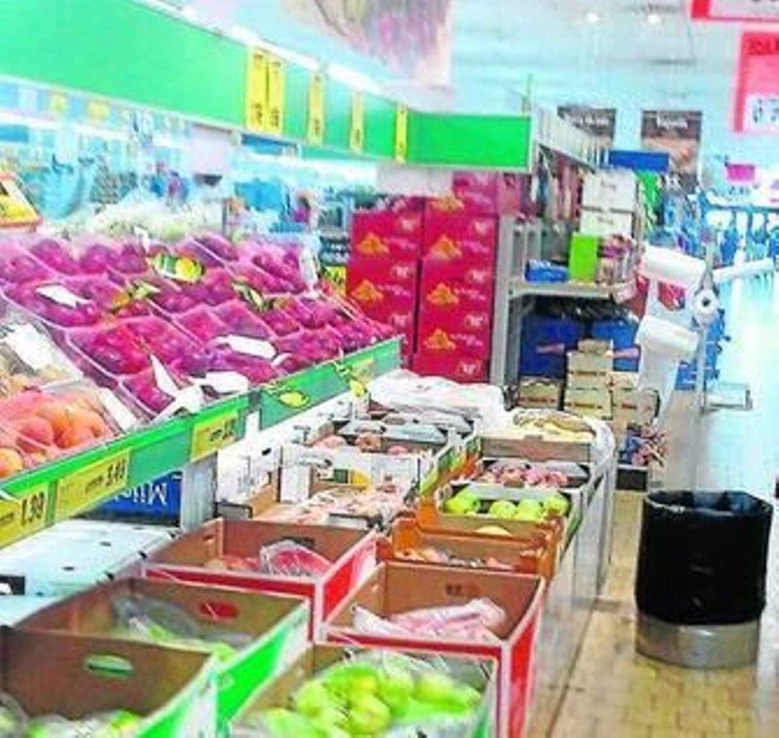 Frutería, ayer, de uno de los supermercados alemanes Lidl que hay en Huelva.