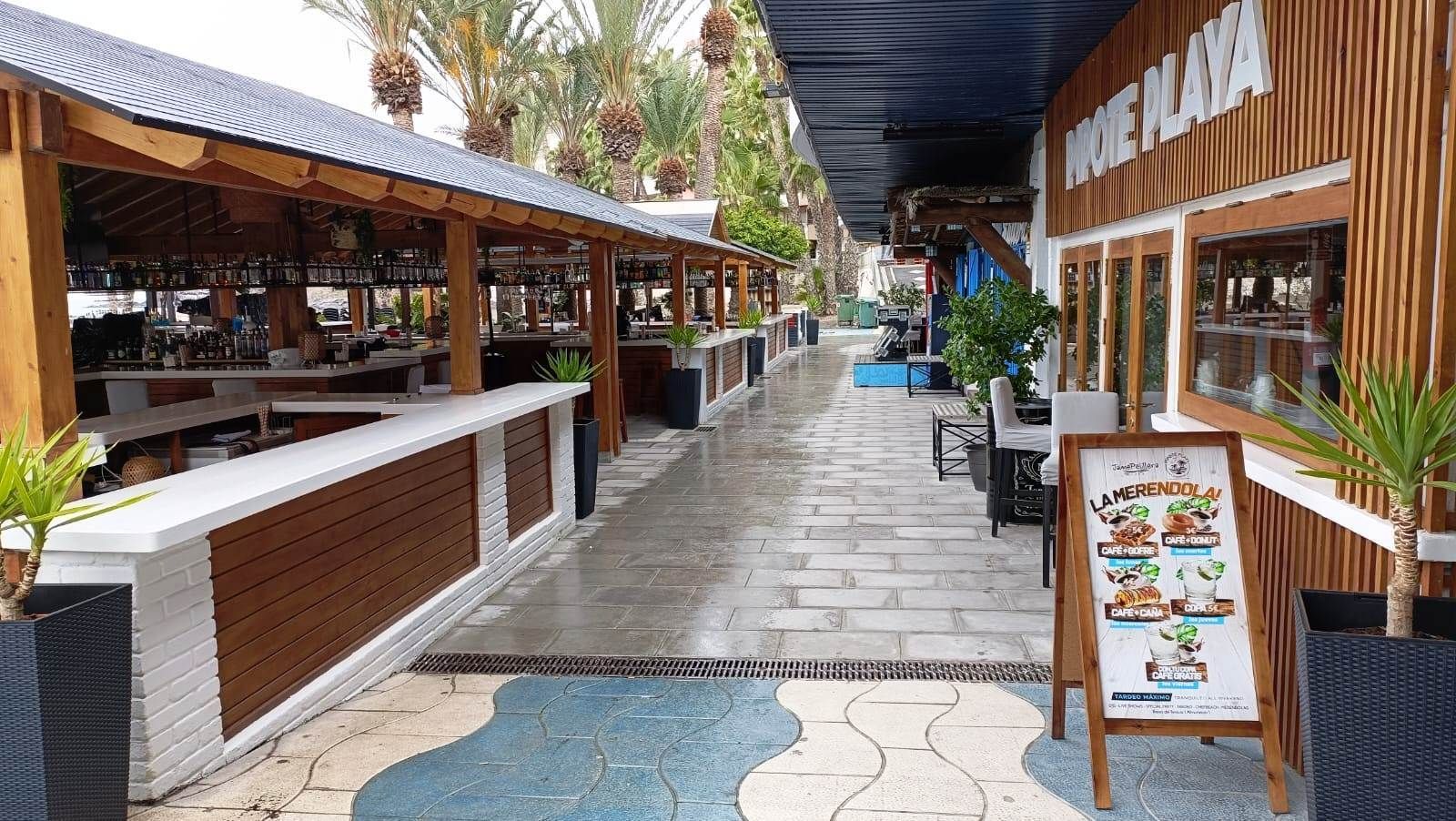 Almuñécar concluye la renovación del pavimento de acceso a los Bajos del Fenicio