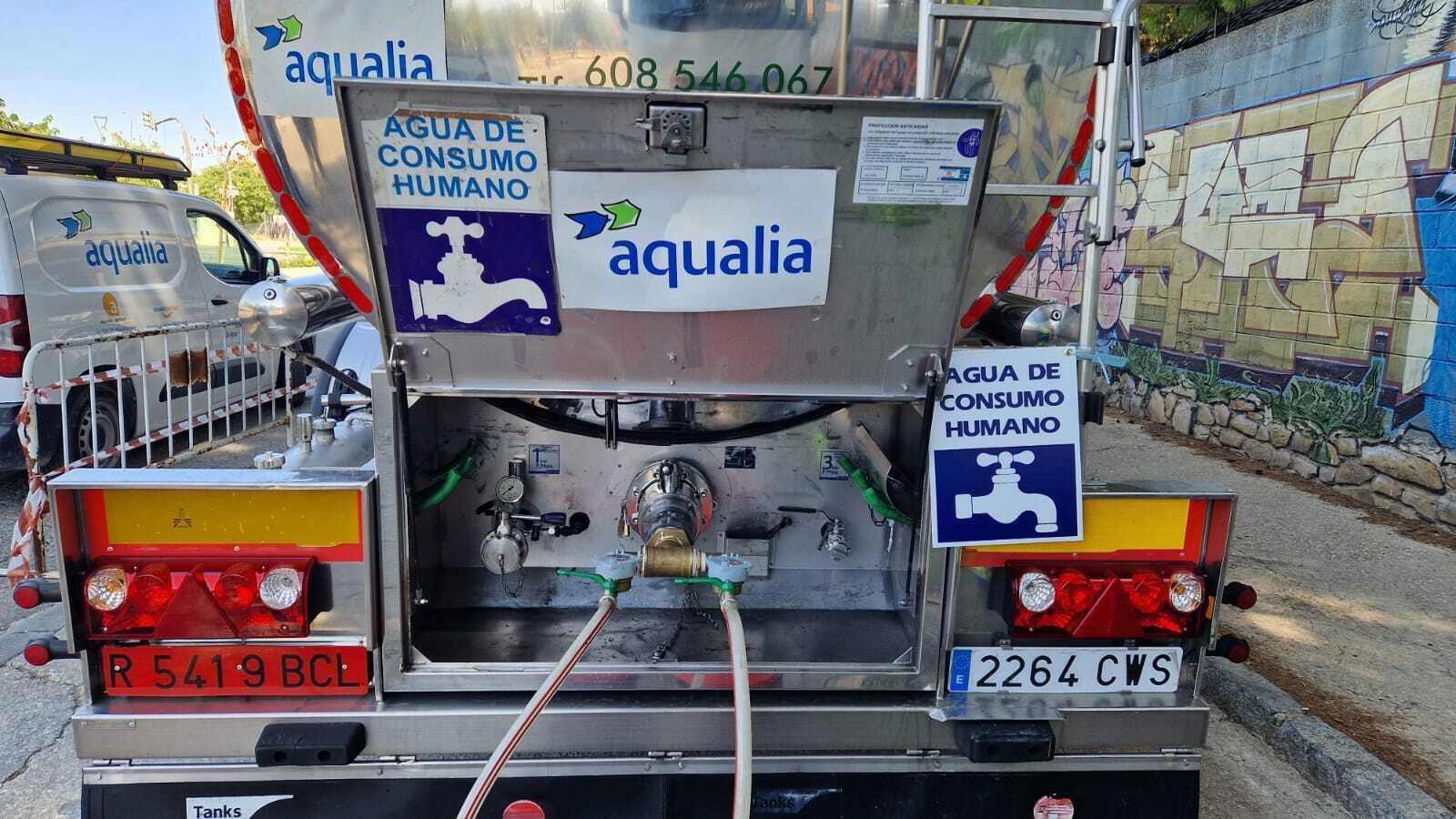 Camión cisterna de Aqualia.