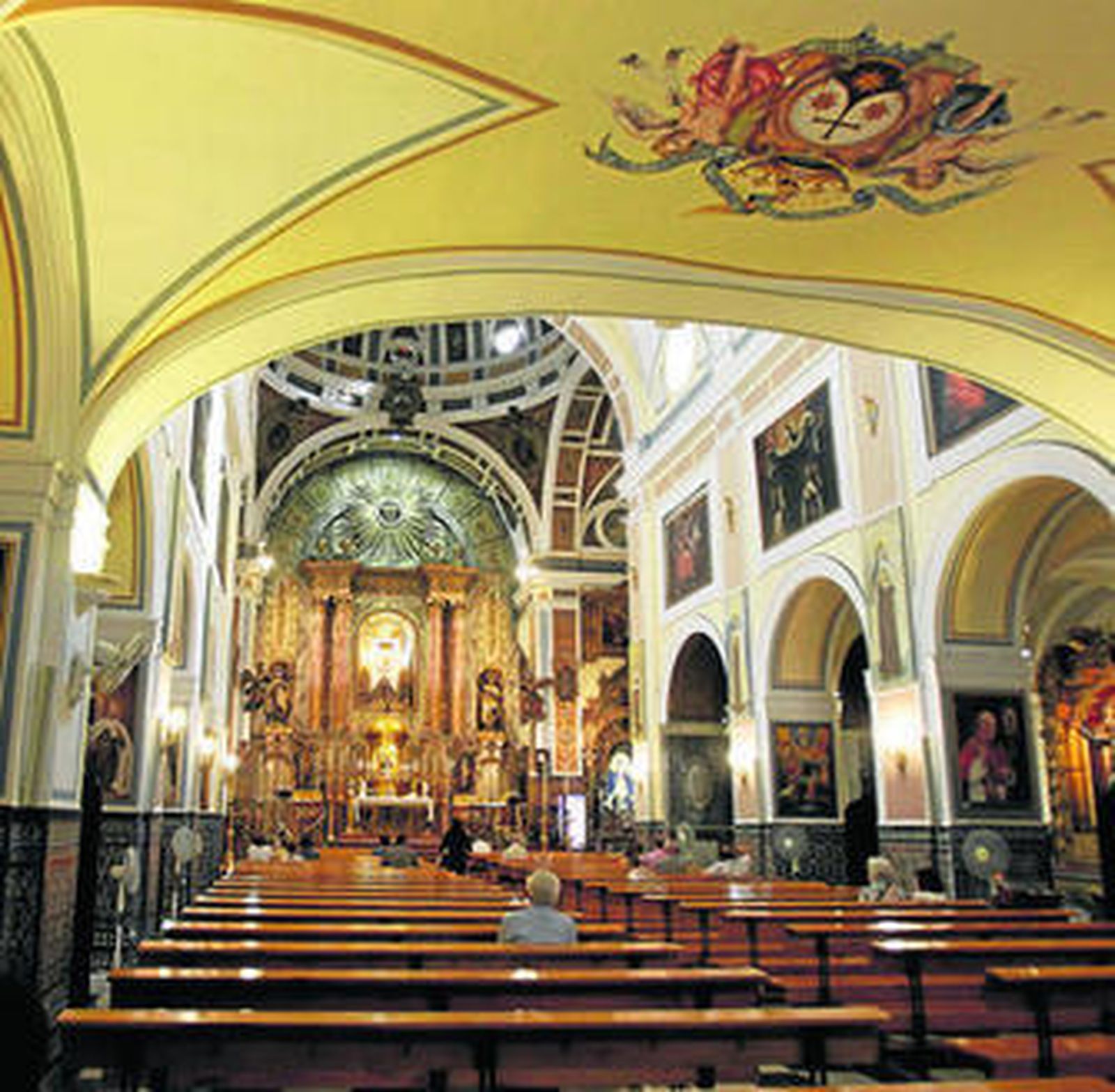 Misa celebrada ayer por la tarde en el convento del Santo Ángel, en la calle Rioja.