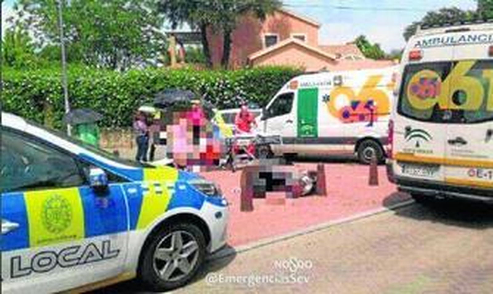 La Policía y el 061, en el lugar del accidente.