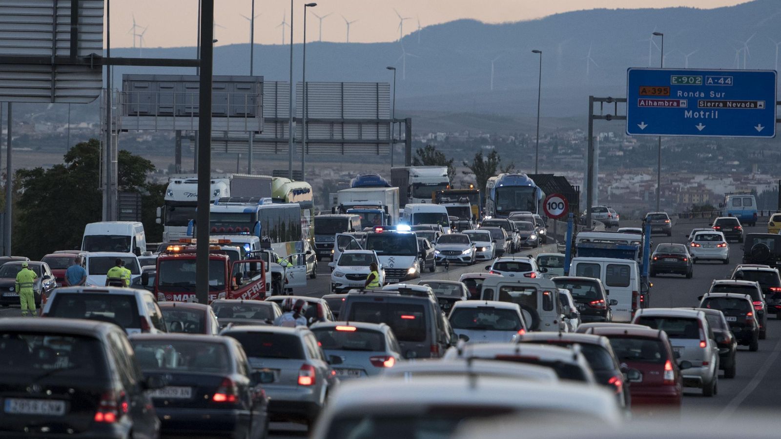 Un atasco en la Circunvalación de Granada