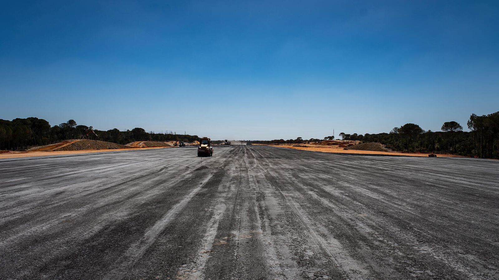 Trabajos en la pista principal del CEUS.