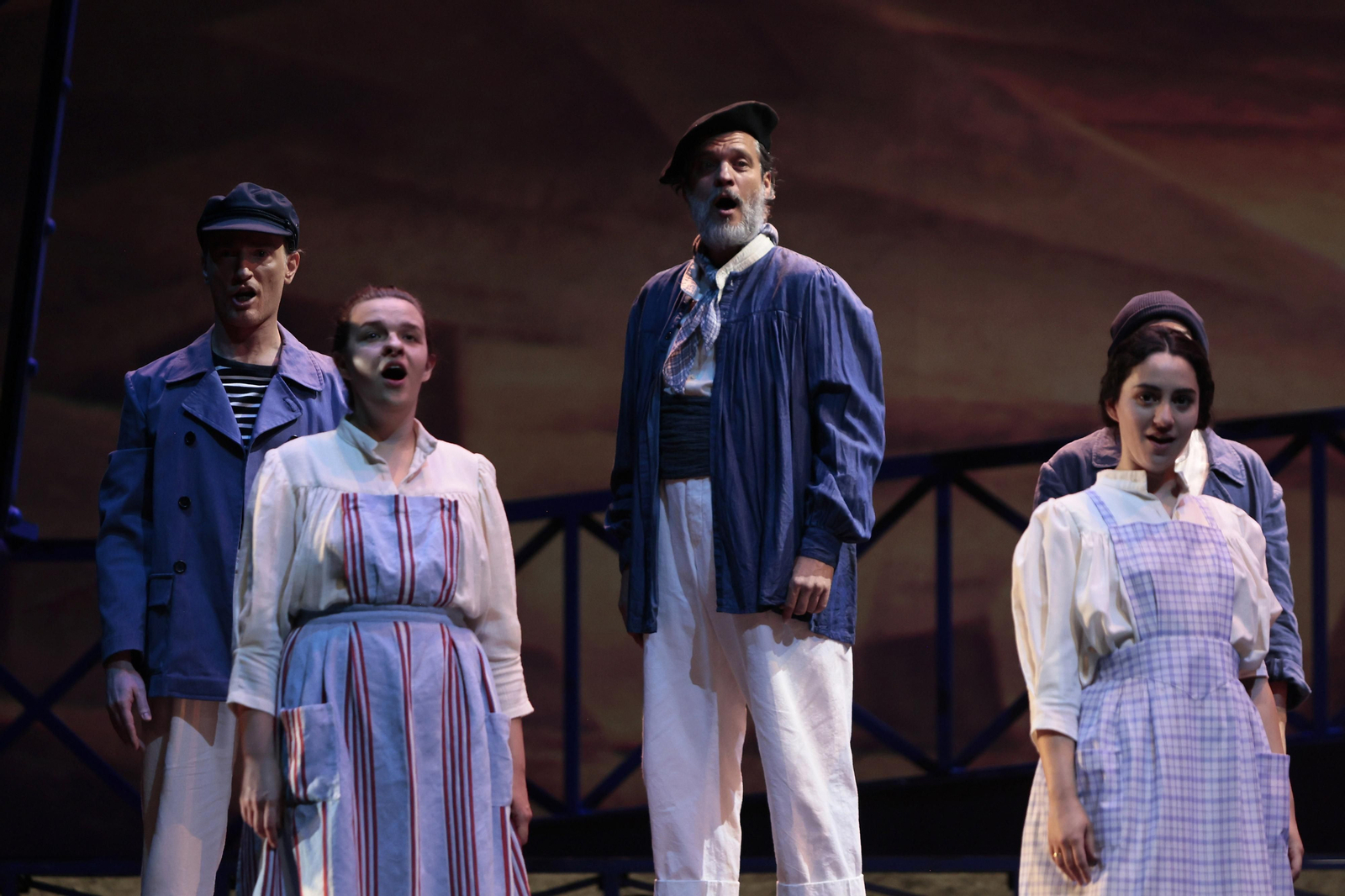 Las imágenes de la zarzuela "Los Gavilanes" en el Maestranza