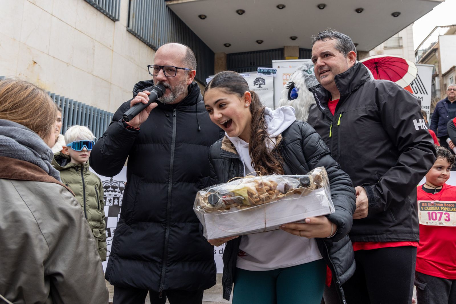 En imágenes: la lluvia no frena a más de un millar de corredores en la V Carrera Popular del IES San Juan Bosco (2)