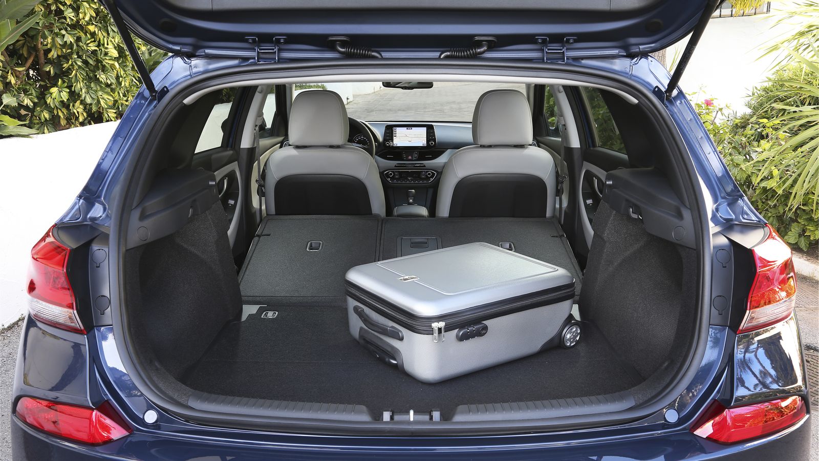 El maletero del i30 cubica 395 litros.
