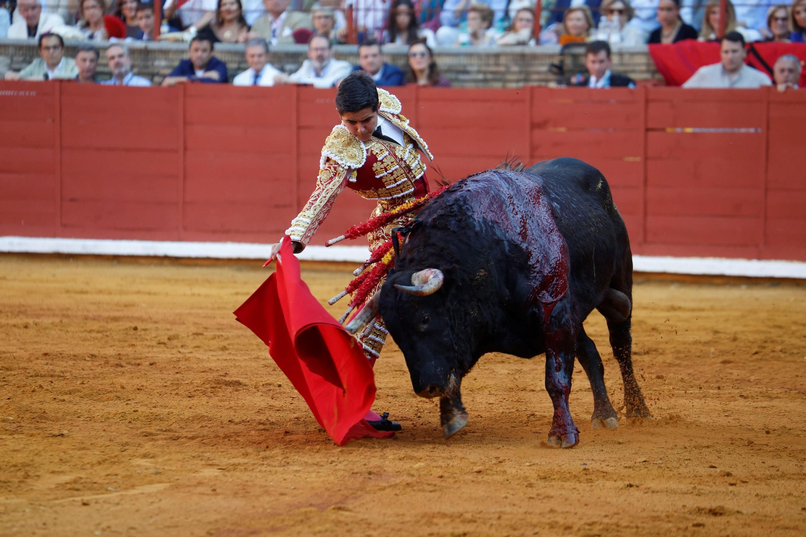 Manuel Román, Juan Ortega y Roca Rey, en la plaza de toros de Córdoba
