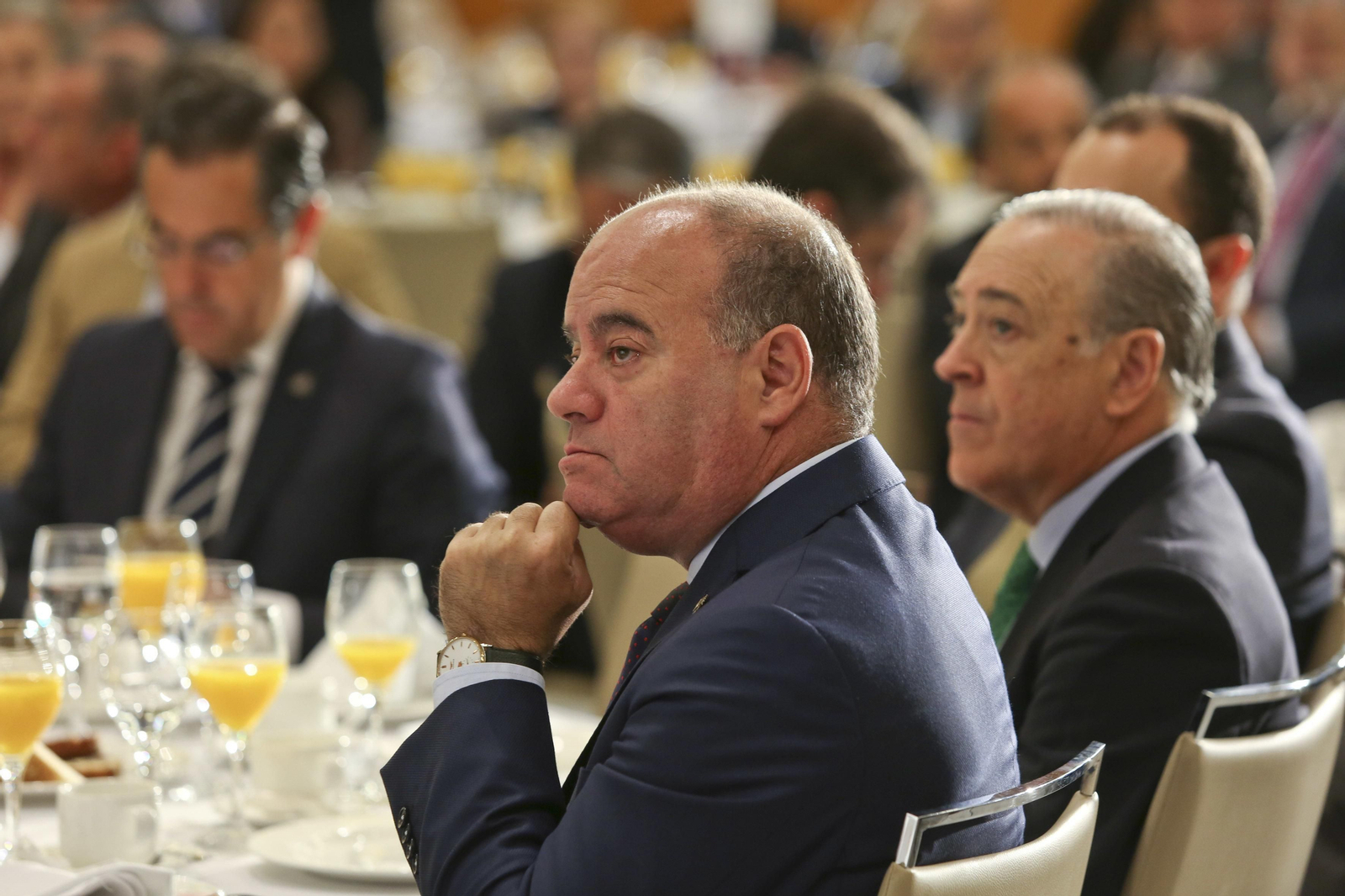 Las imágenes del desayuno-coloquio con Isabel García Tejerina