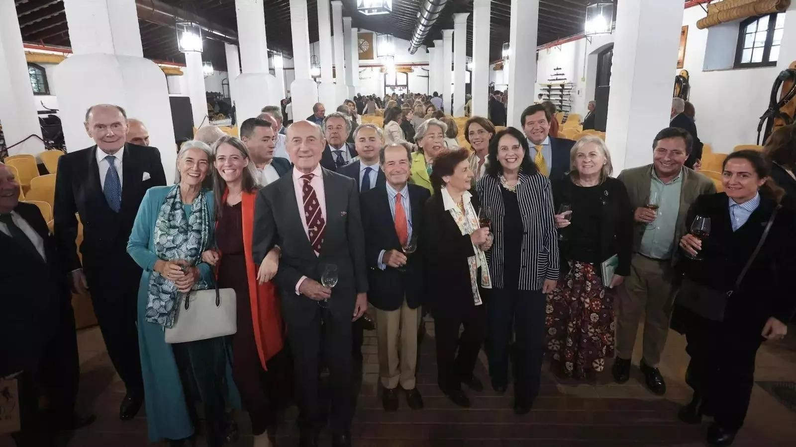 Grupo de autores en la concurrida presentación del libro en el Museo del Enganche de Jerez, el pasado mes de mayo.