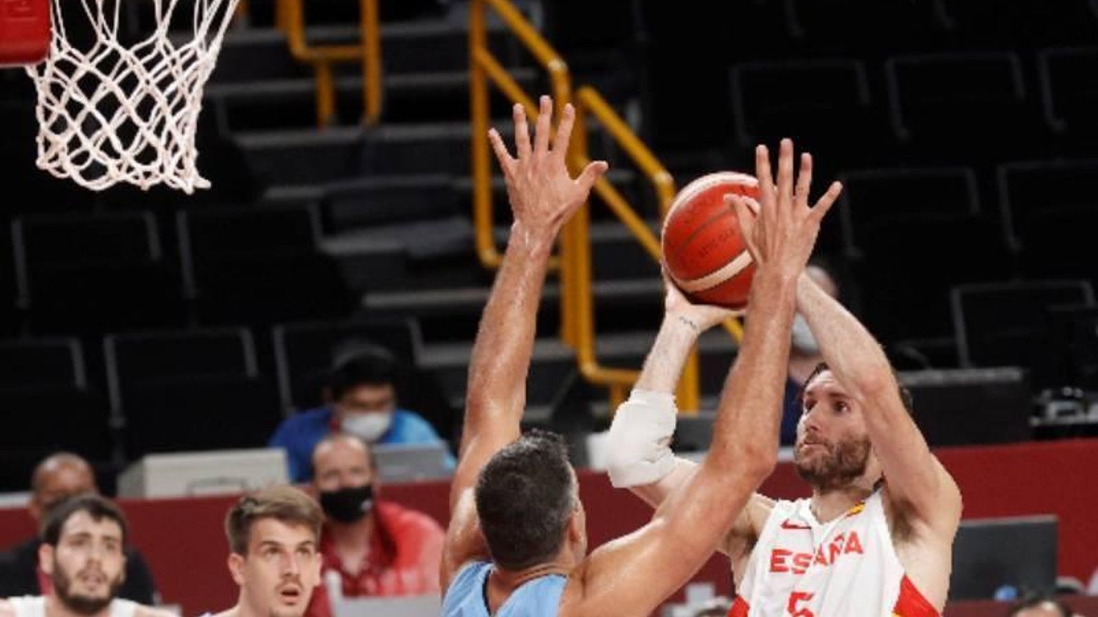 Rudi frente a Scola, como si el tiempo no pasase.