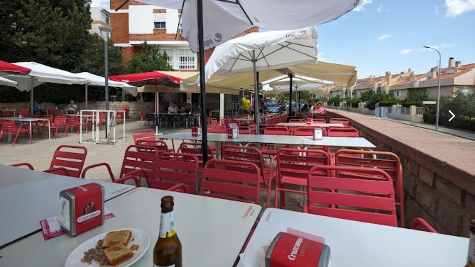 Terraza del bar La Mella en San Felipe.