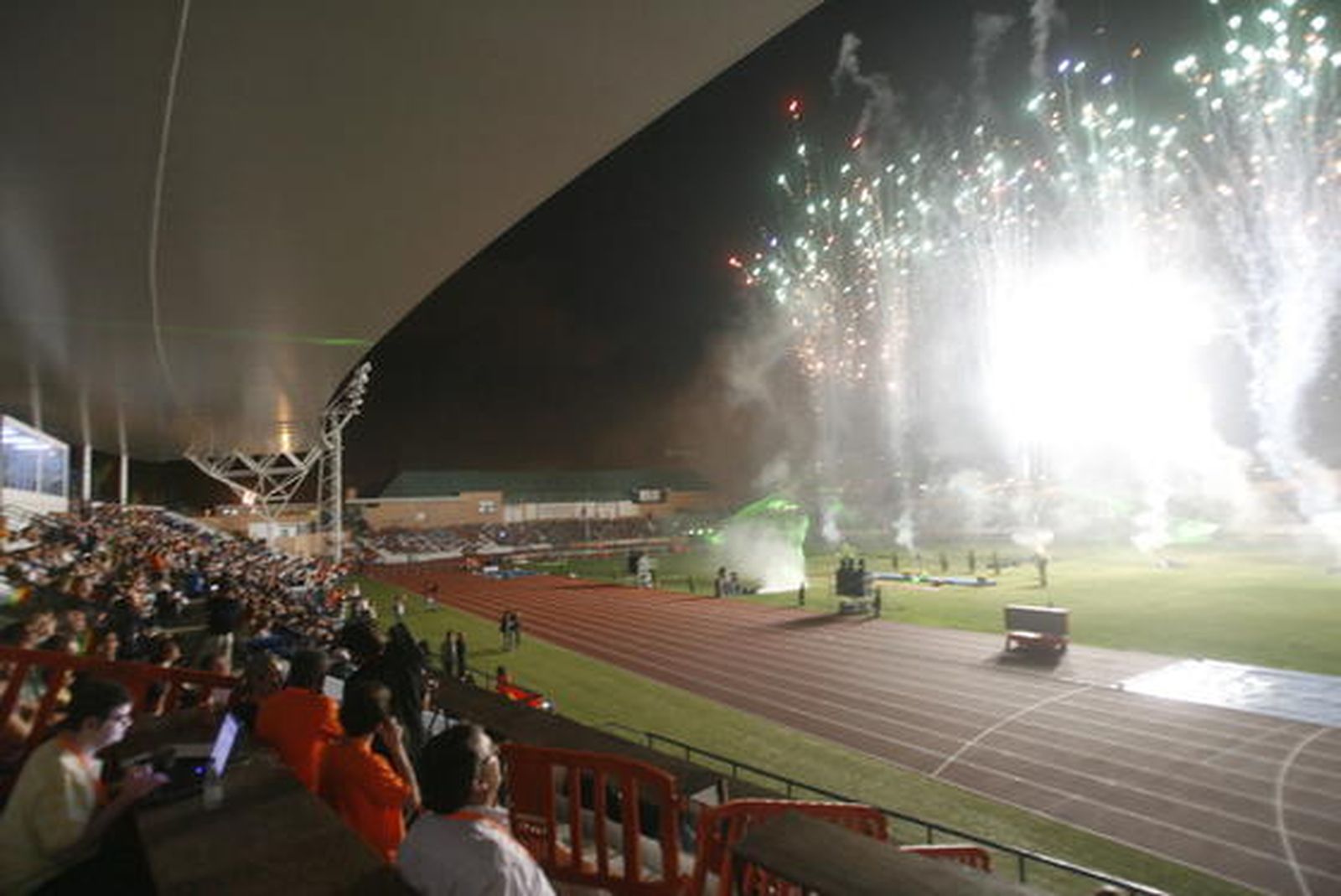 Luz y color en Bahía Sur en la ceremonia de apertura de los XIV Juegos Iberoamericanos San Fernando 2010. 

Foto: Elias Pimentel y Joaquin Pino