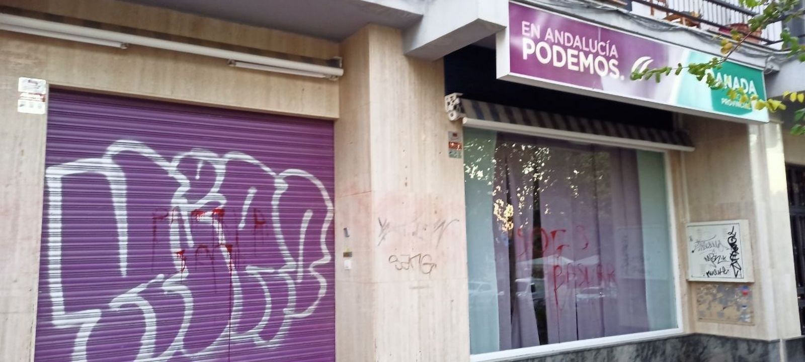 Pintadas amenazantes en la sede de Podemos en Granada