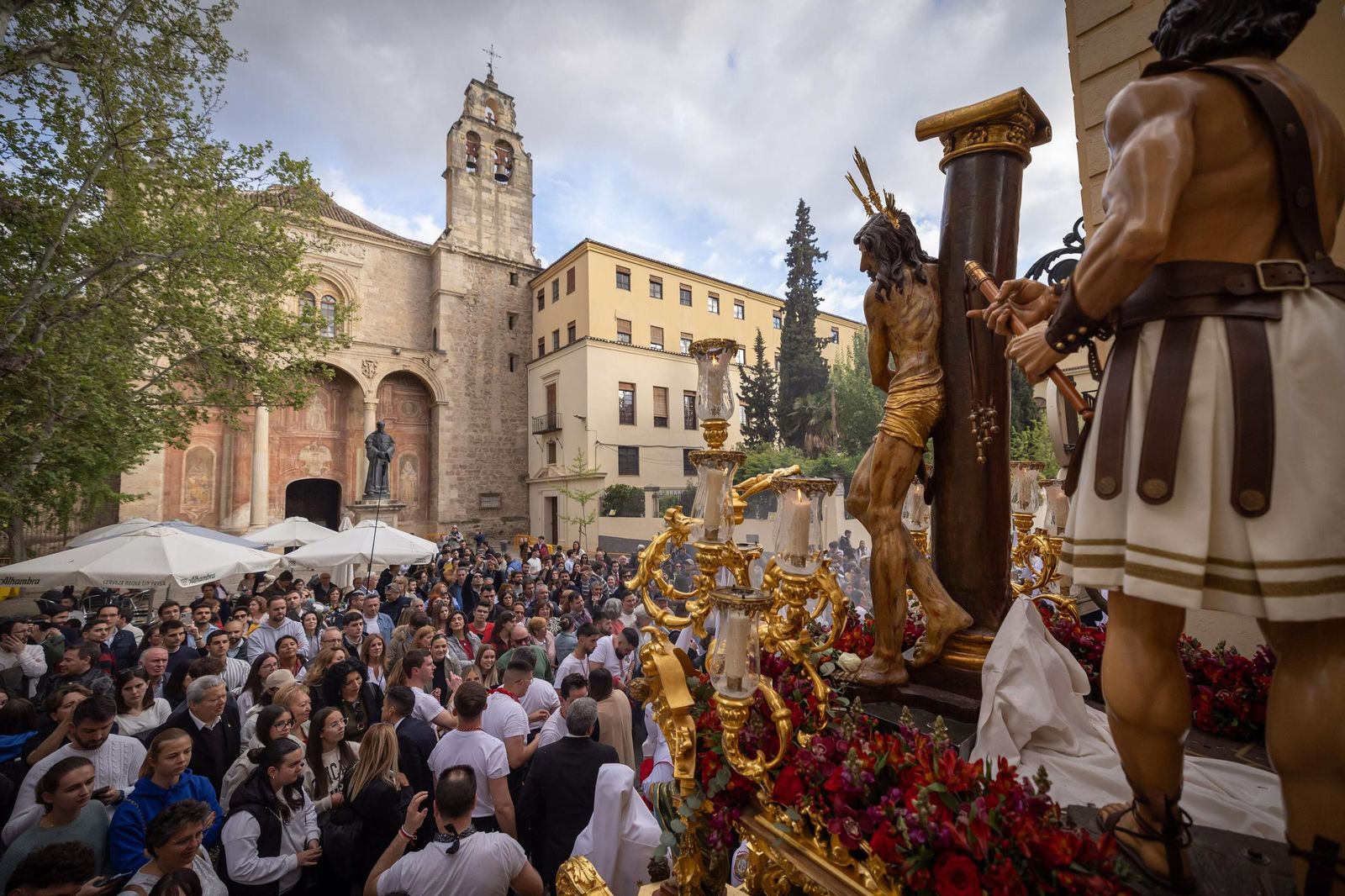 Las mejores fotos del nuevo recorrido por el Realejo de la procesión de la Aurora en el Jueves Santo de Granada