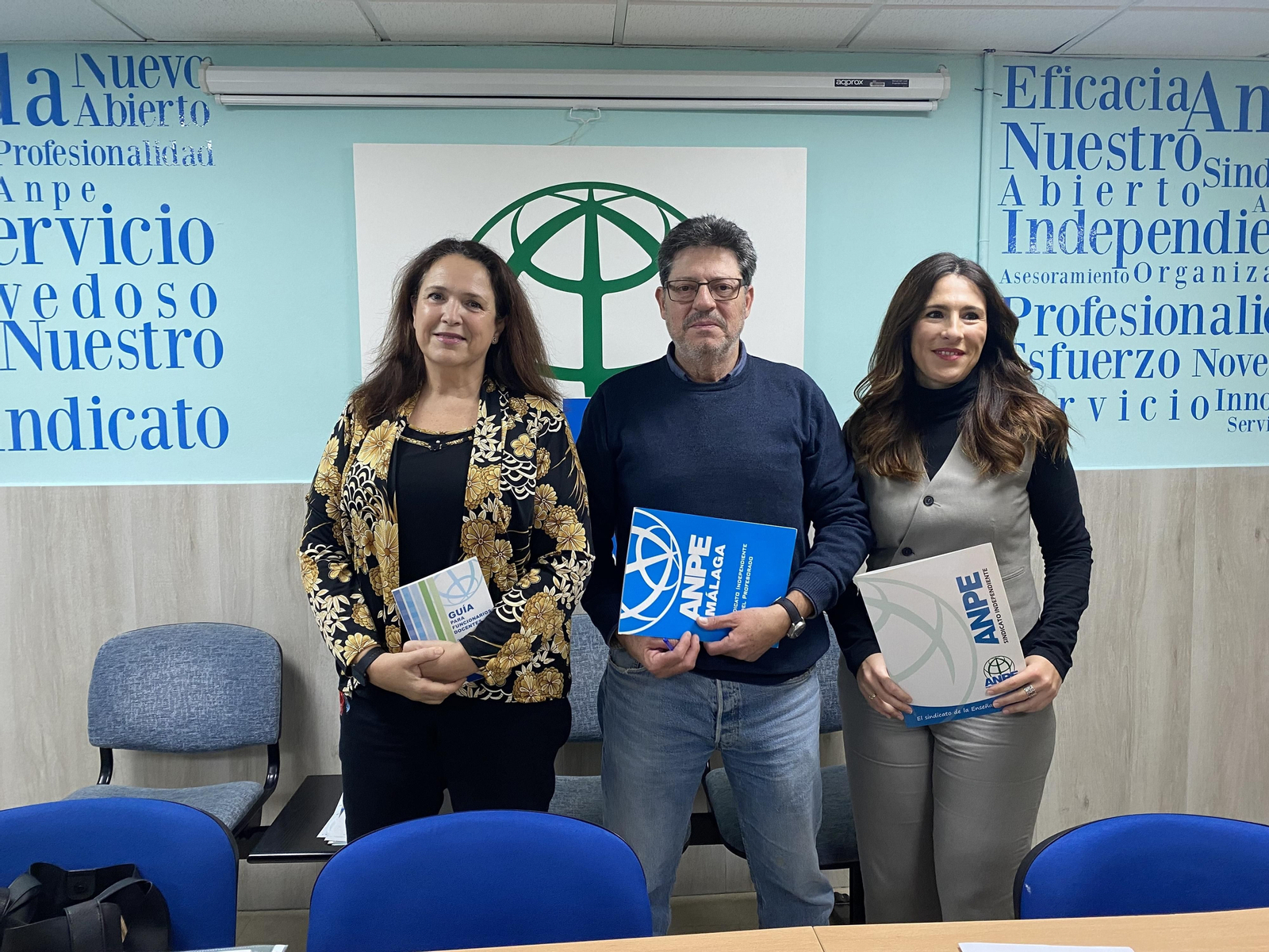Sonia Blázquez, vicepresidenta, Guillermo Hernández, presidente provincial y Elena García, secretaria de comunicación del sindicato de profesores ANPE.