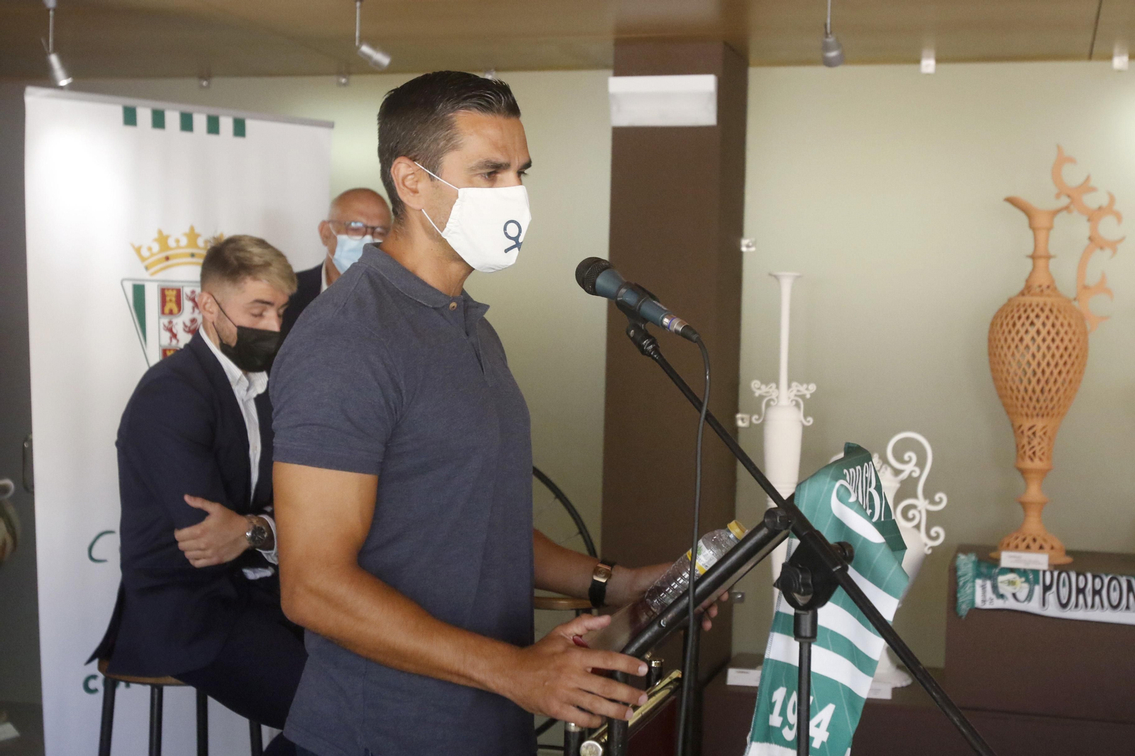 La presentación de Antonio Casas como jugador del Córdoba CF, en imágenes
