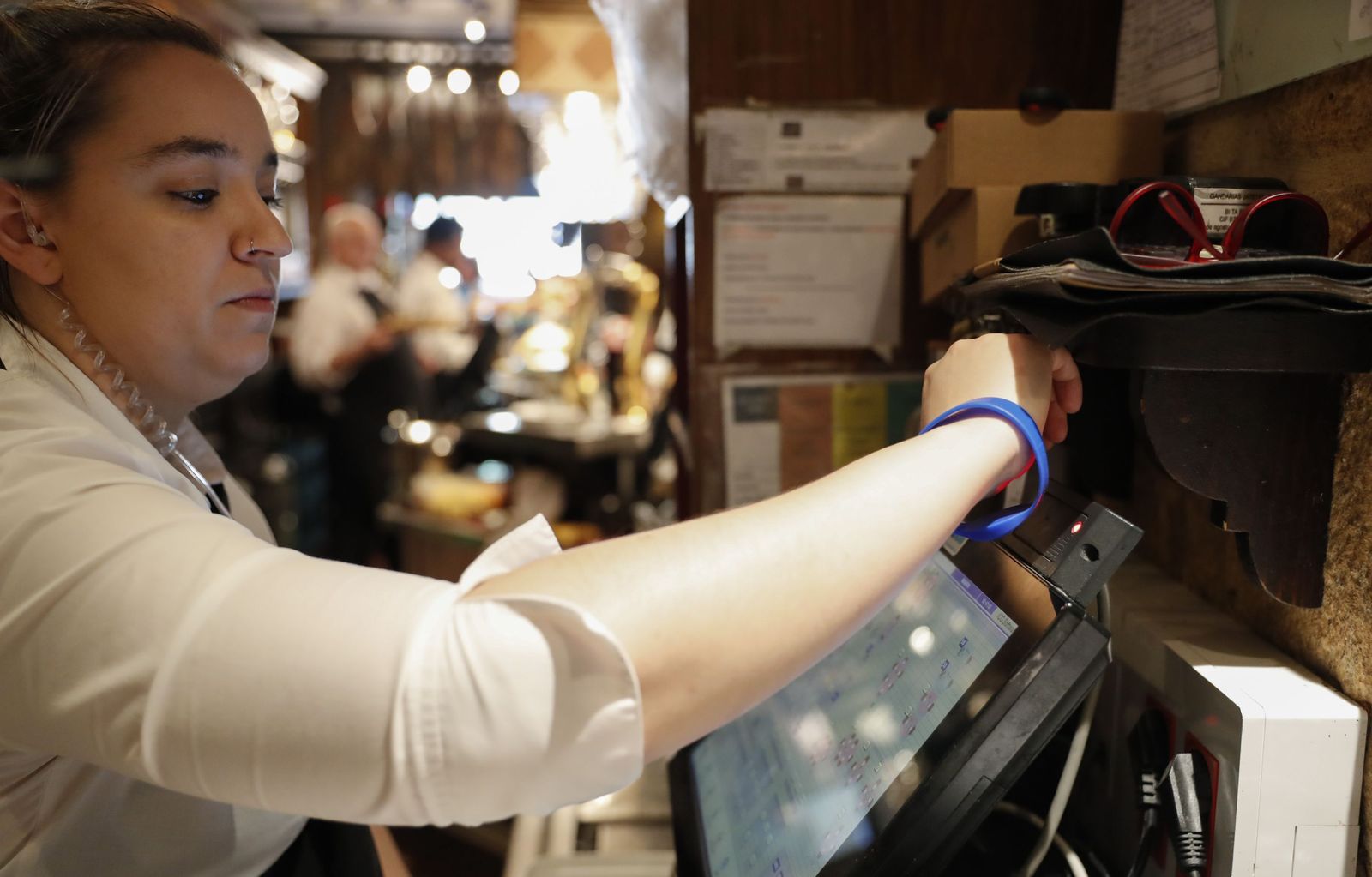 Una trabajadora del sector hostelero.