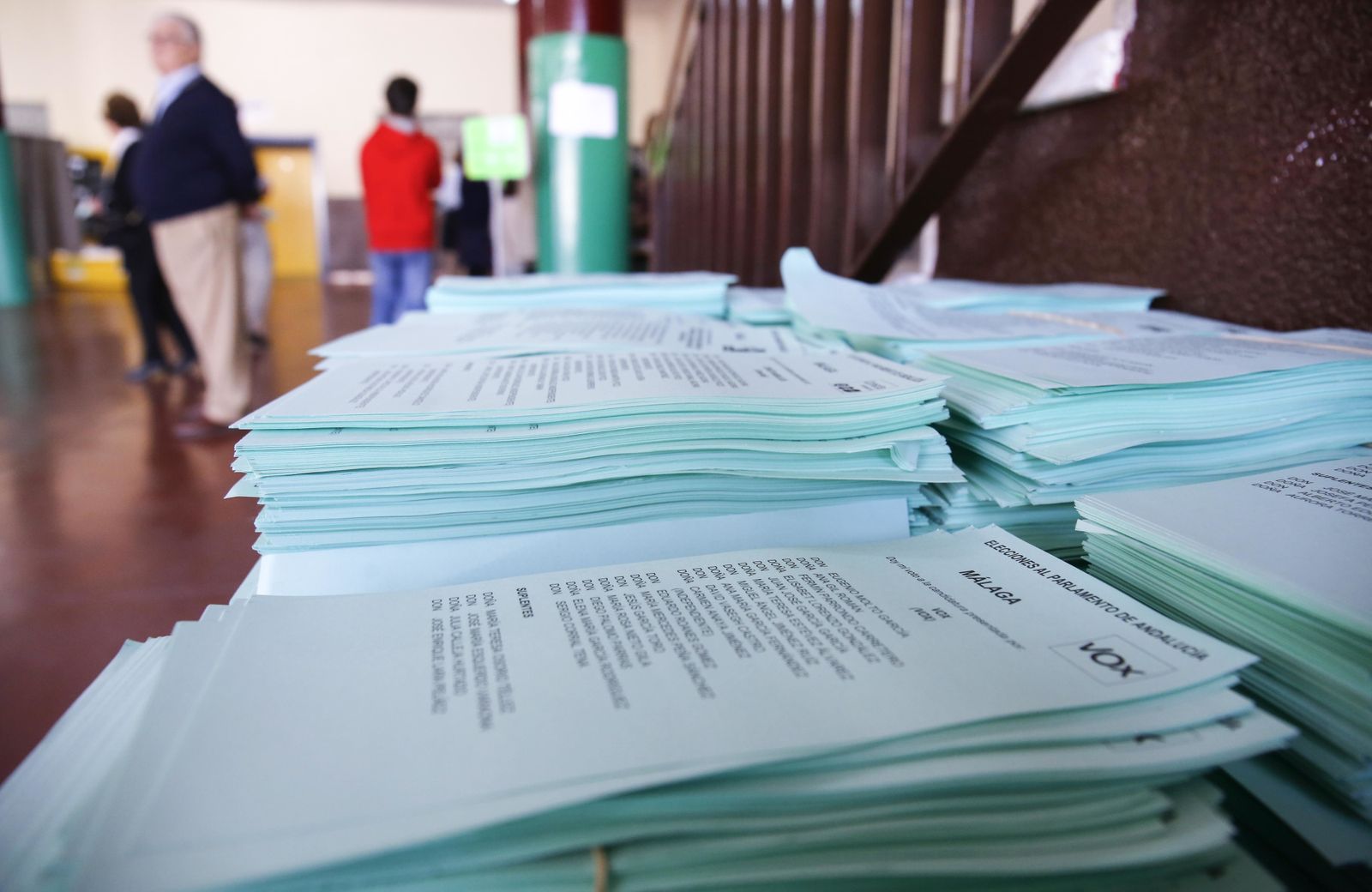 Papeletas en un colegio electoral este domingo