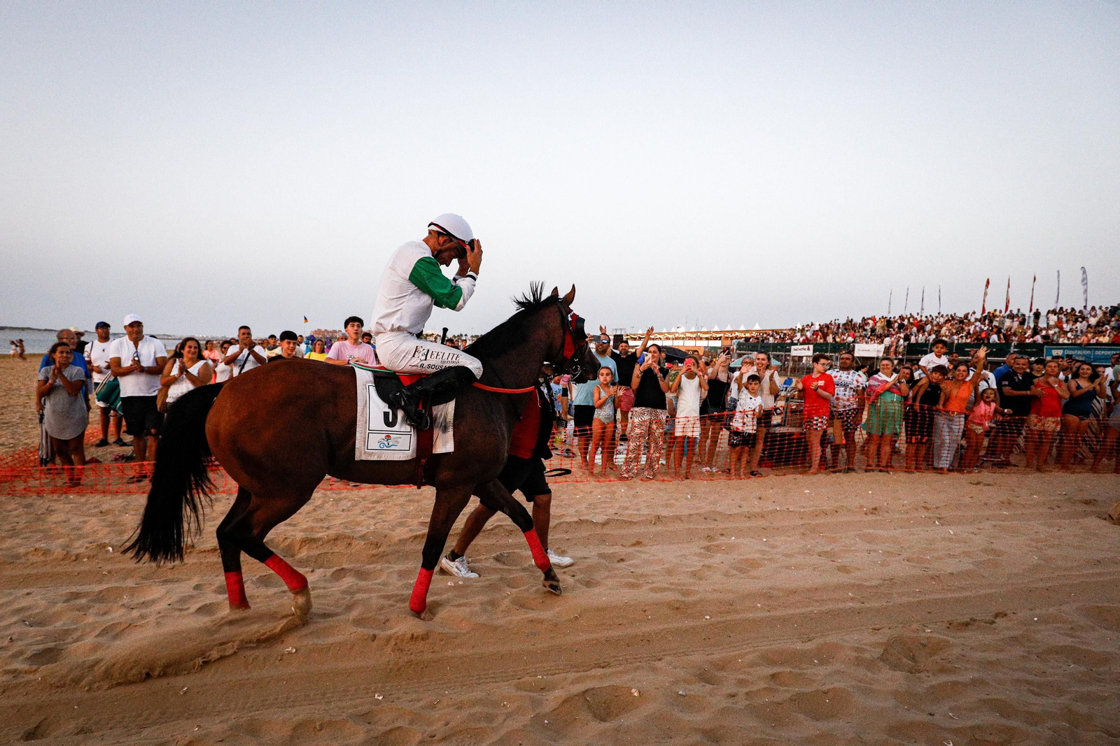 Imágenes de la segunda jornada del ciclo inicial de las Carreras de Caballos de Sanlúcar 2025