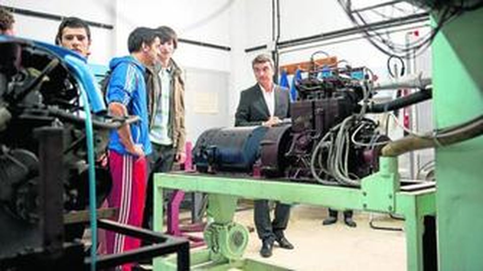 El rector de la UCA visitó las actuales y obsoletas instalaciones de la Escuela Superior de Ingeniería hace unas semanas.