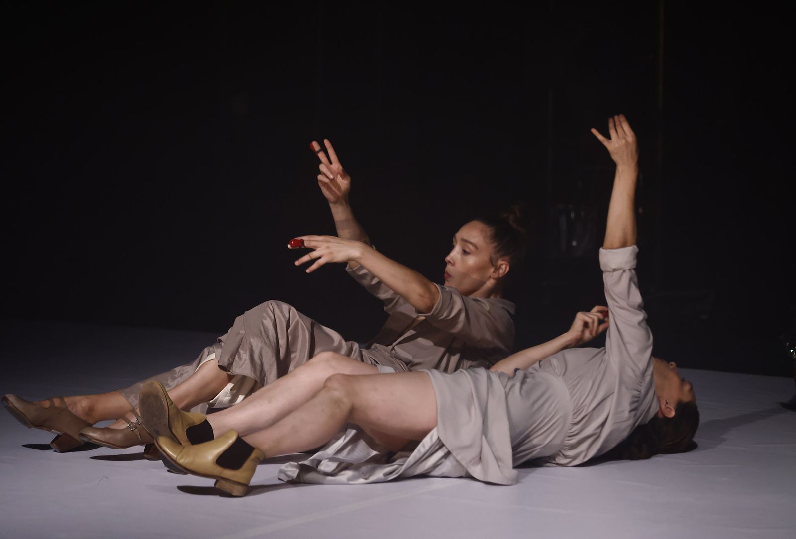 Florencia Oz e Isidora O'Ryan "Antípodas" Bienal de Sevilla, en imágenes