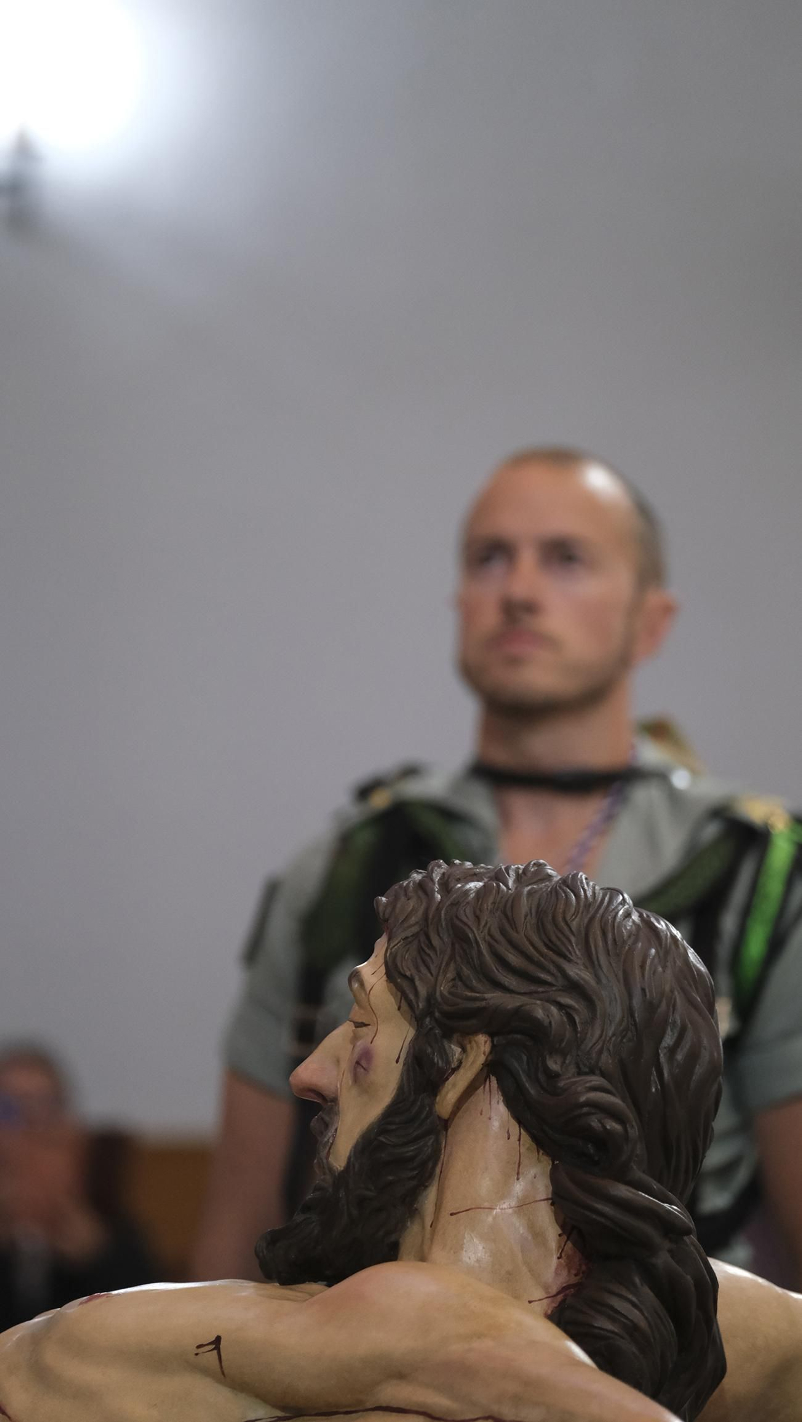 La Legión custodia el Cristo de la Buena Muerte en la Semana Santa de El Parador 2025