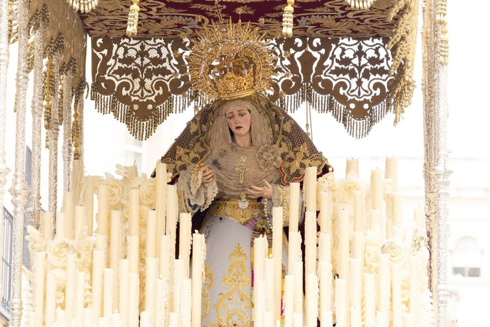 Los jiennenses se echan a la calle para presenciar la primera de las procesiones de la jornada: la Borriquilla (II)