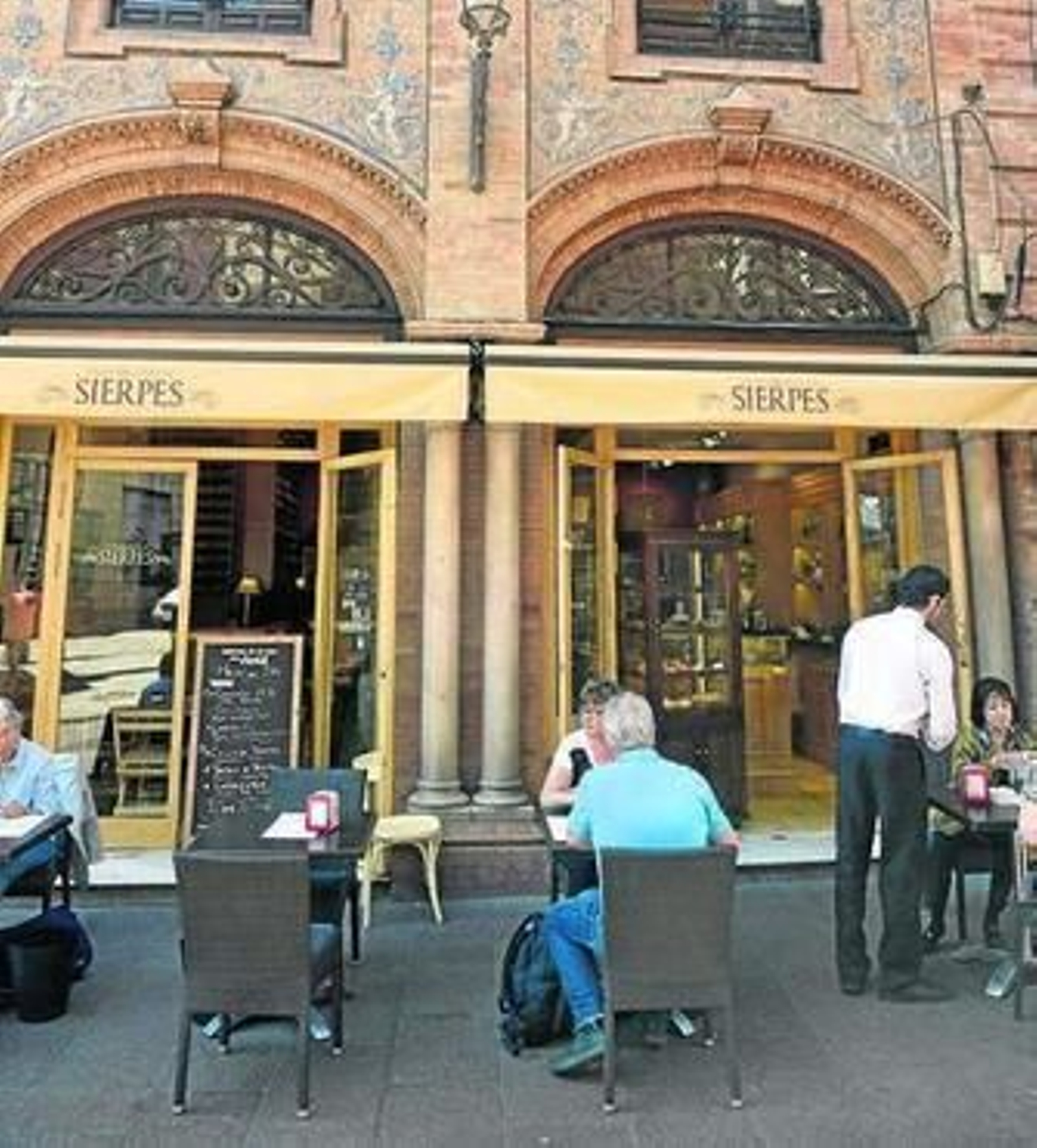 El establecimiento, en el número 90 de la calle Sierpes.