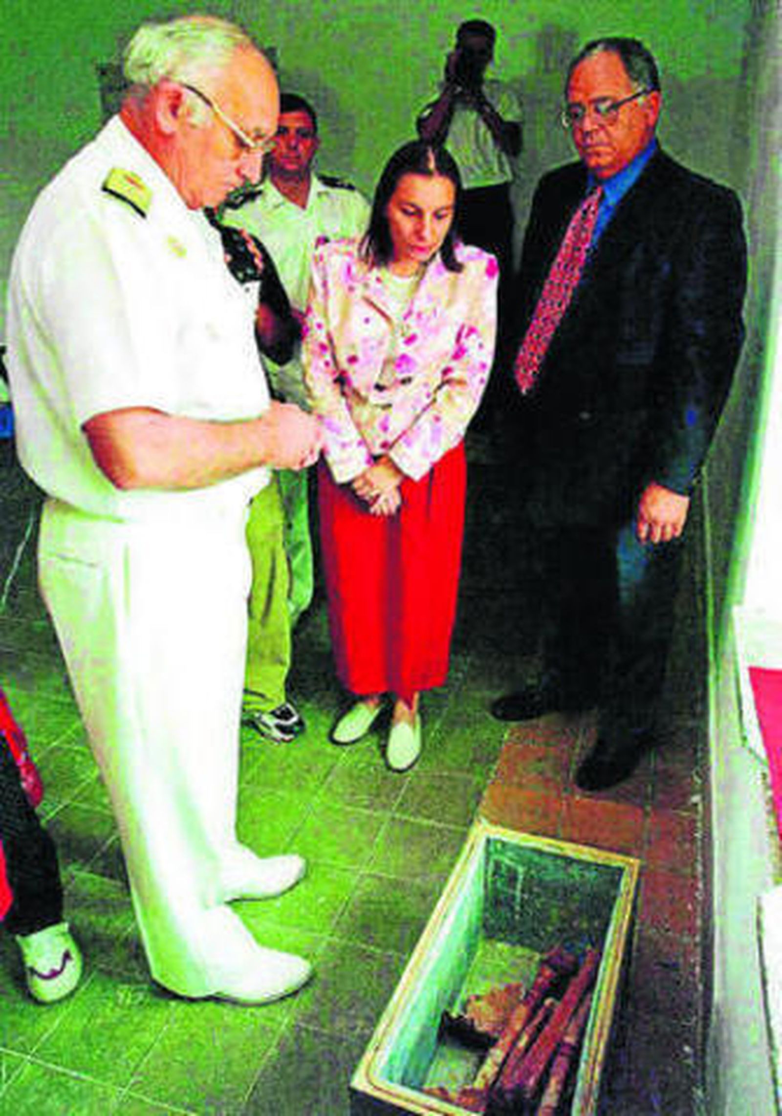 Apertura del cobre con los supuestos restos de De Miranda, en 1998.